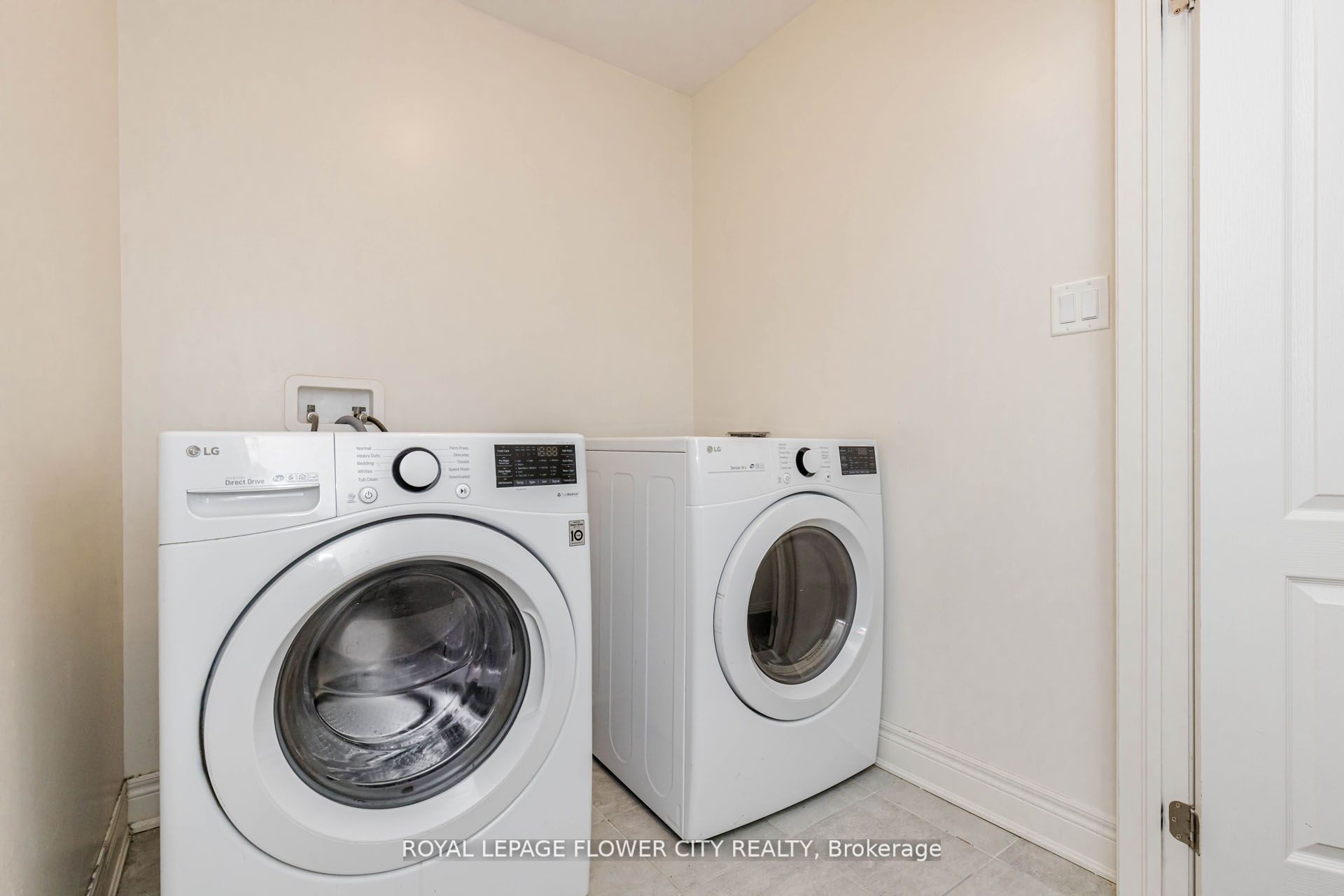 462 Sheaffe Place Property Photo 19
