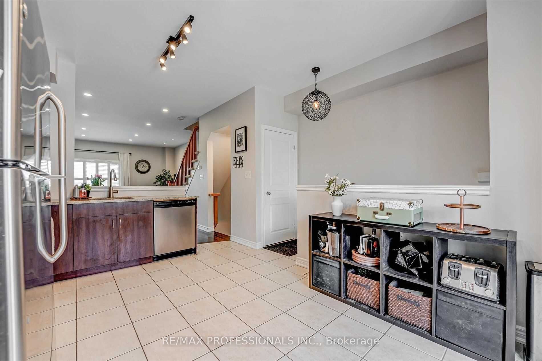 676 Rowley Common Property Photo 4