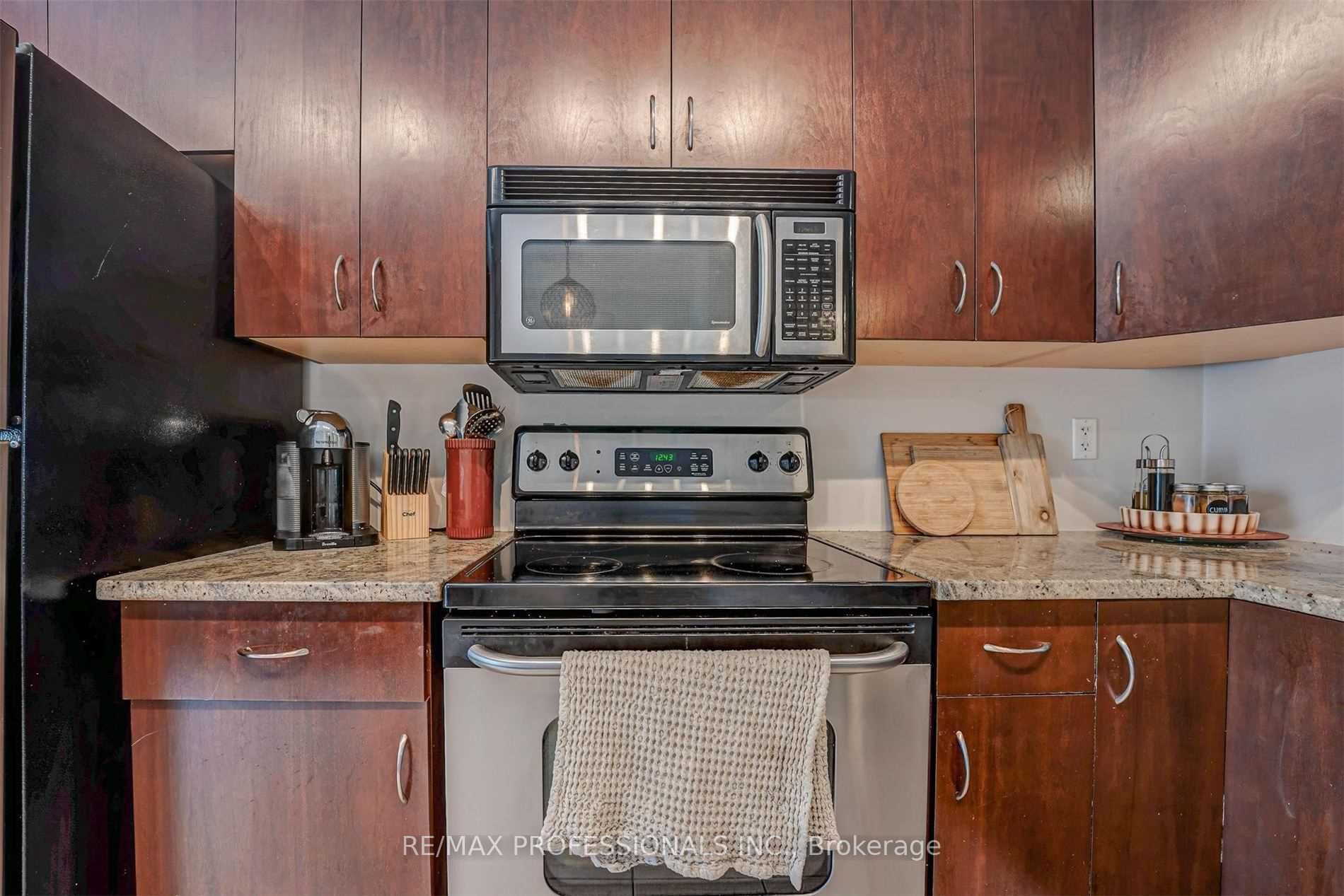 676 Rowley Common Property Photo 8