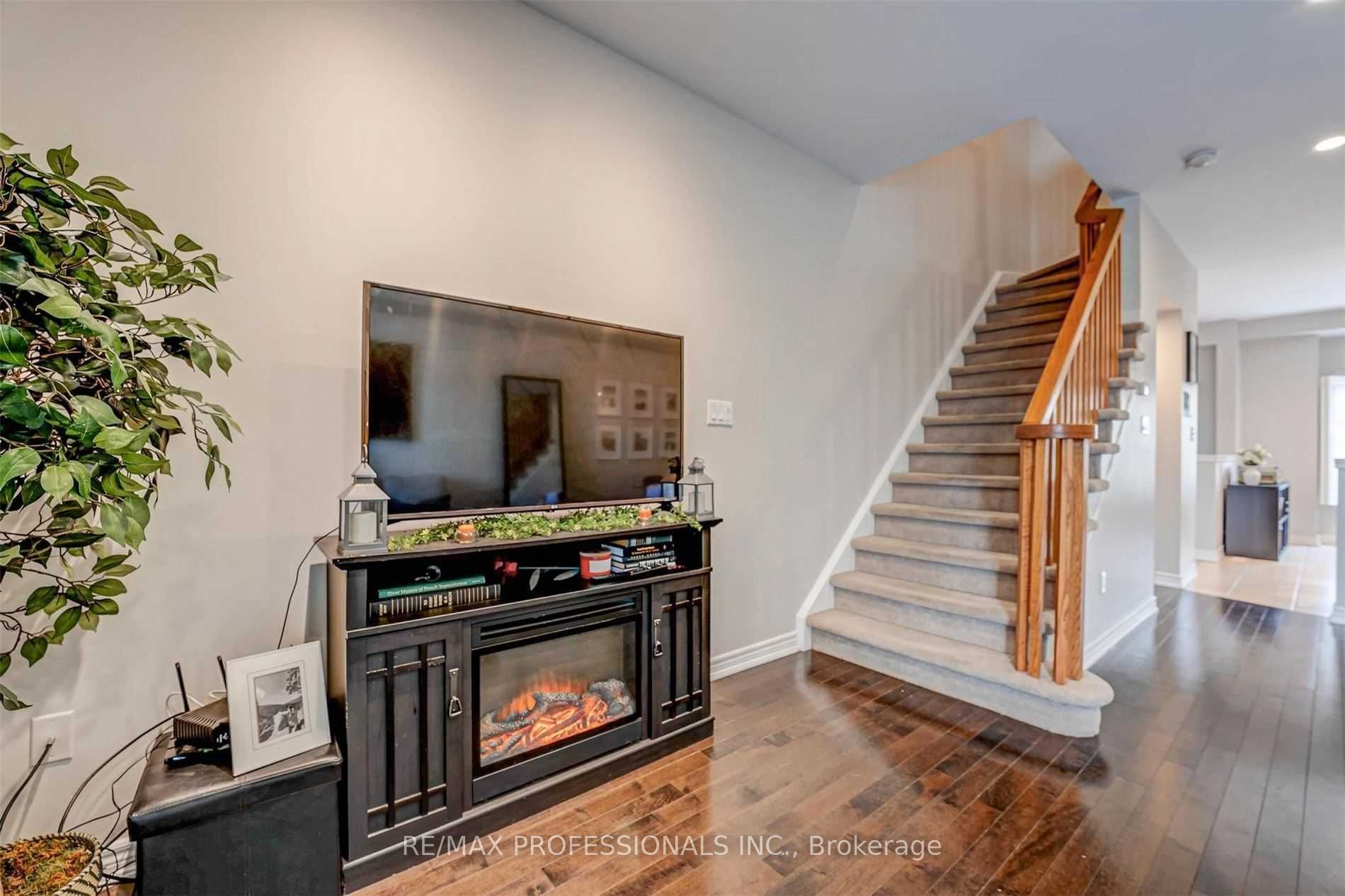 676 Rowley Common Property Photo 19