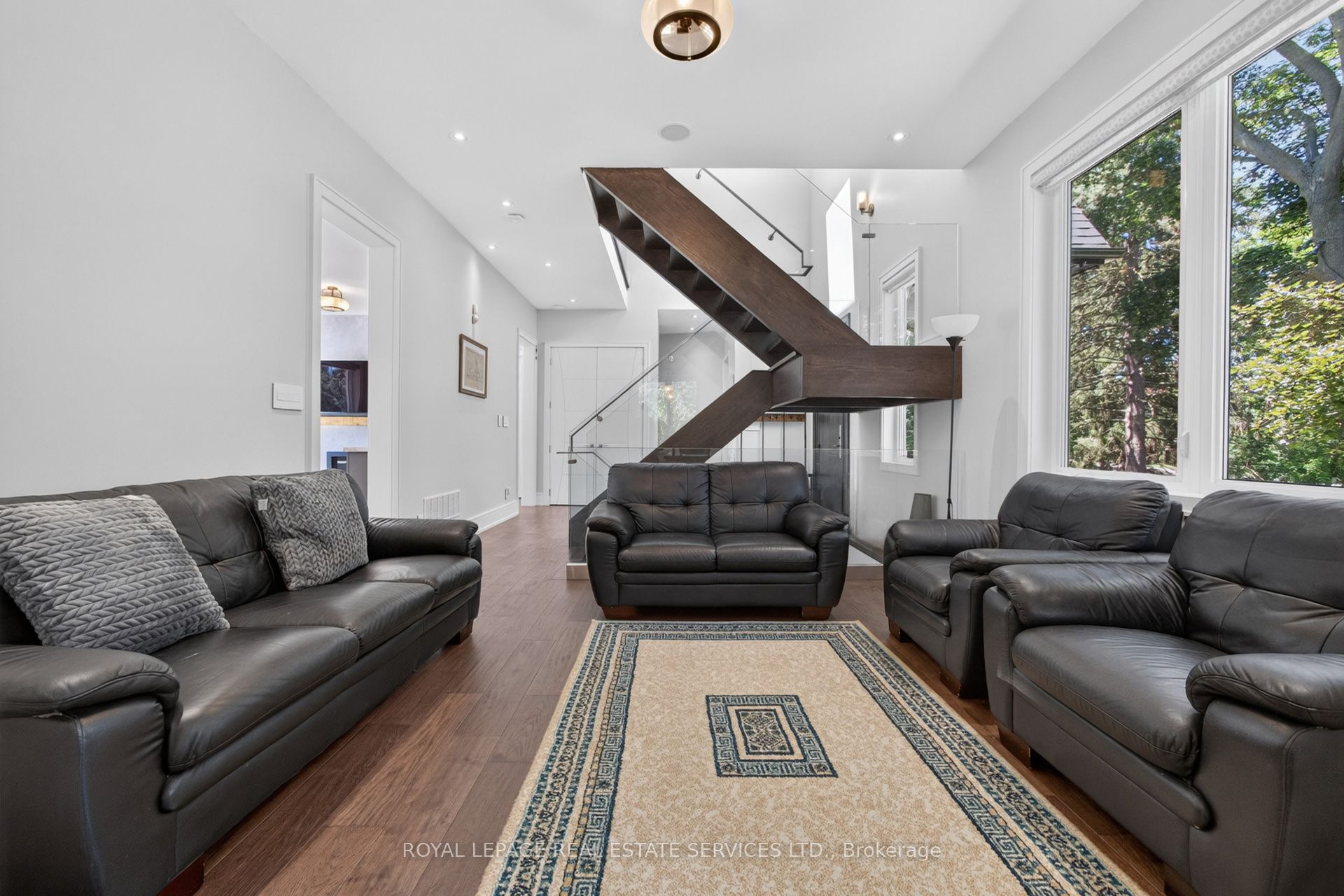 1568 Broadmoor Avenue Property Photo 8
