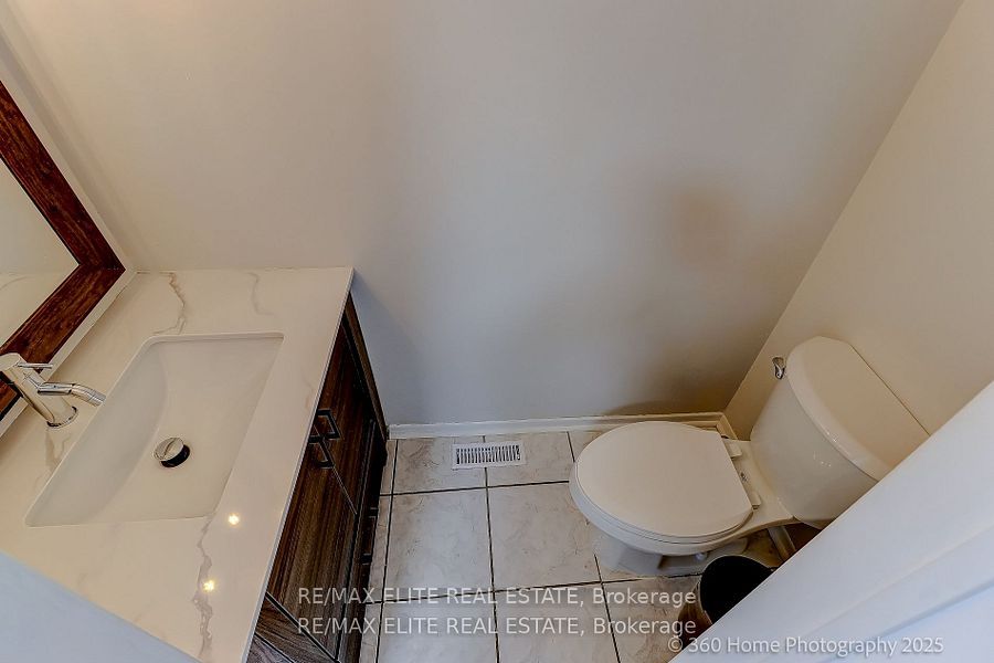 2032 Glenada Crescent Property Photo 5