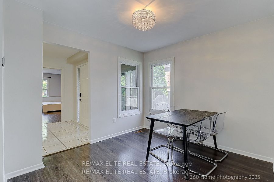 2032 Glenada Crescent Property Photo 7
