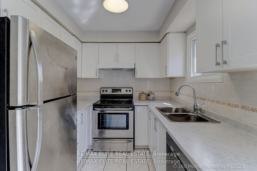 2032 Glenada Crescent Property Photo 10