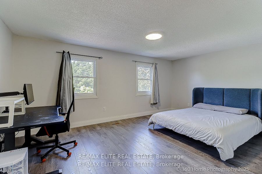 2032 Glenada Crescent Property Photo 16