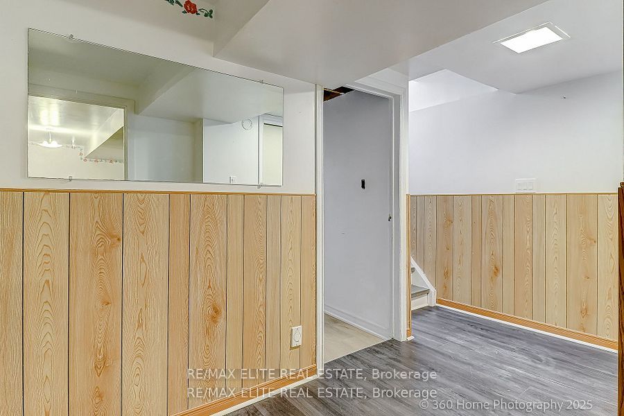 2032 Glenada Crescent Property Photo 19