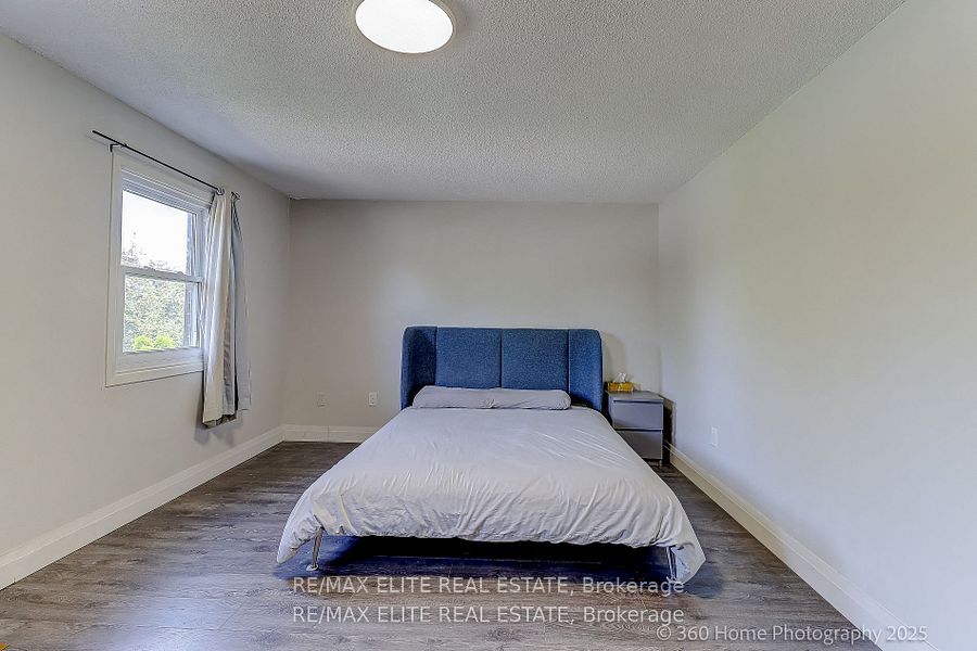 2032 Glenada Crescent Property Photo 20