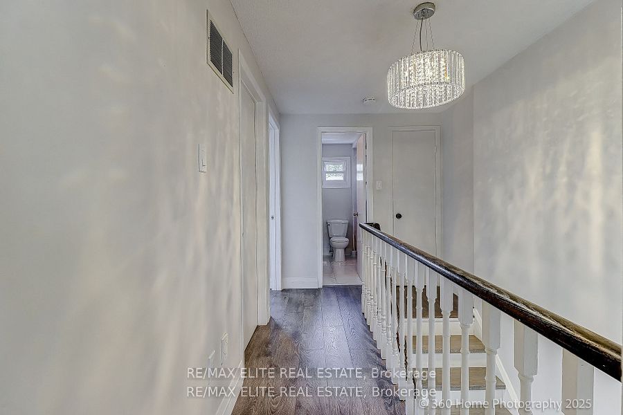 2032 Glenada Crescent Property Photo 24