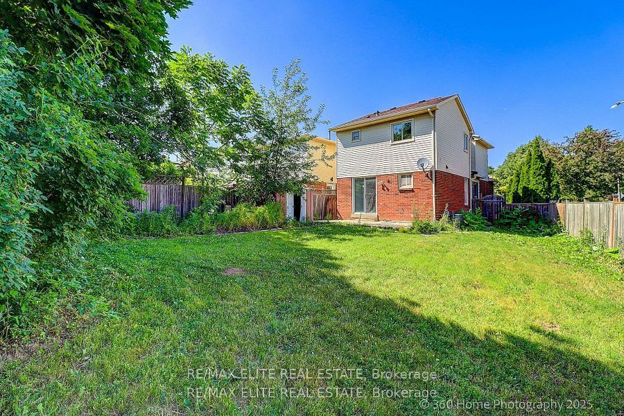 2032 Glenada Crescent Property Photo 28