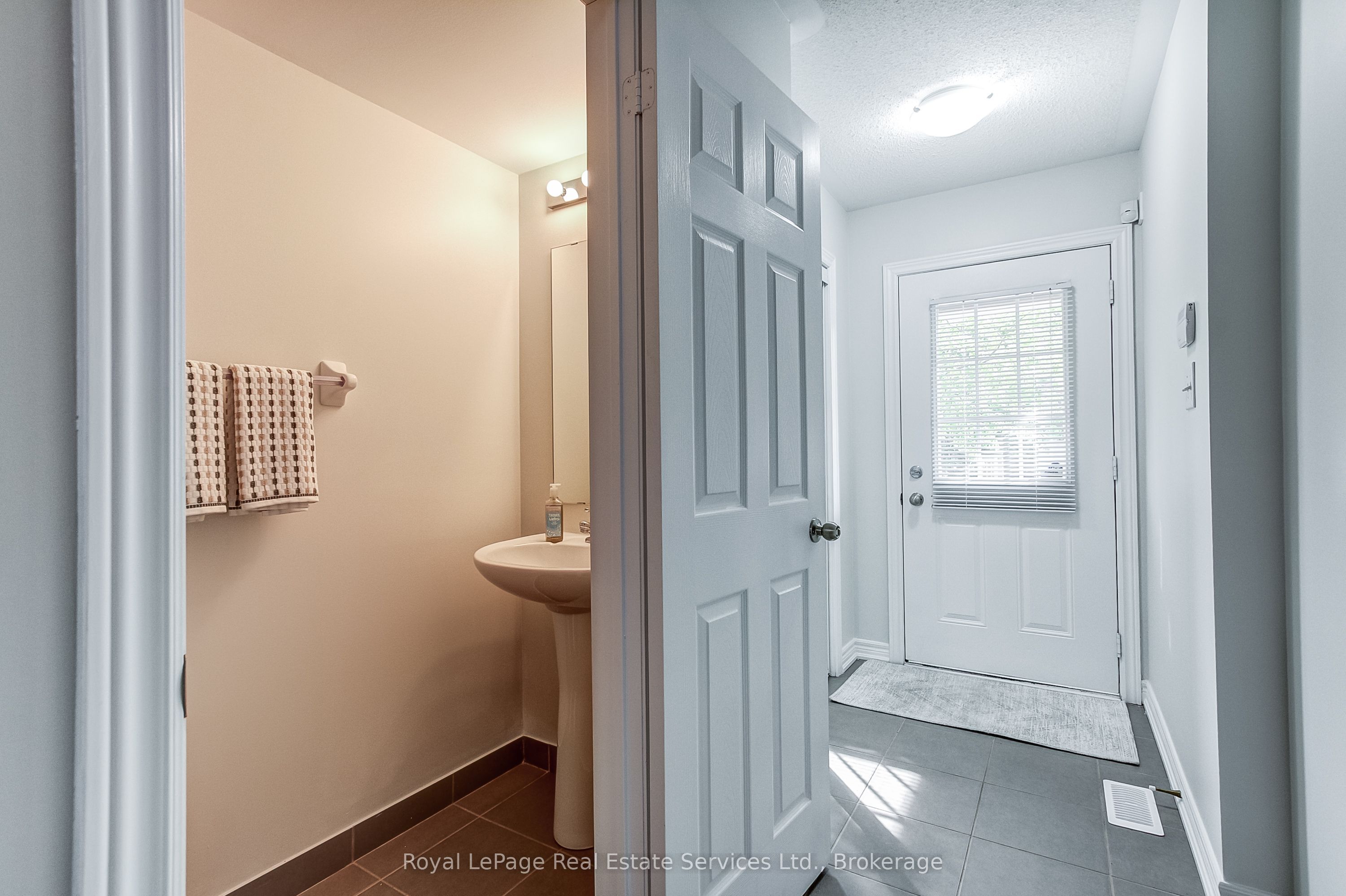 233 Duskywing Way 22 Property Photo 5