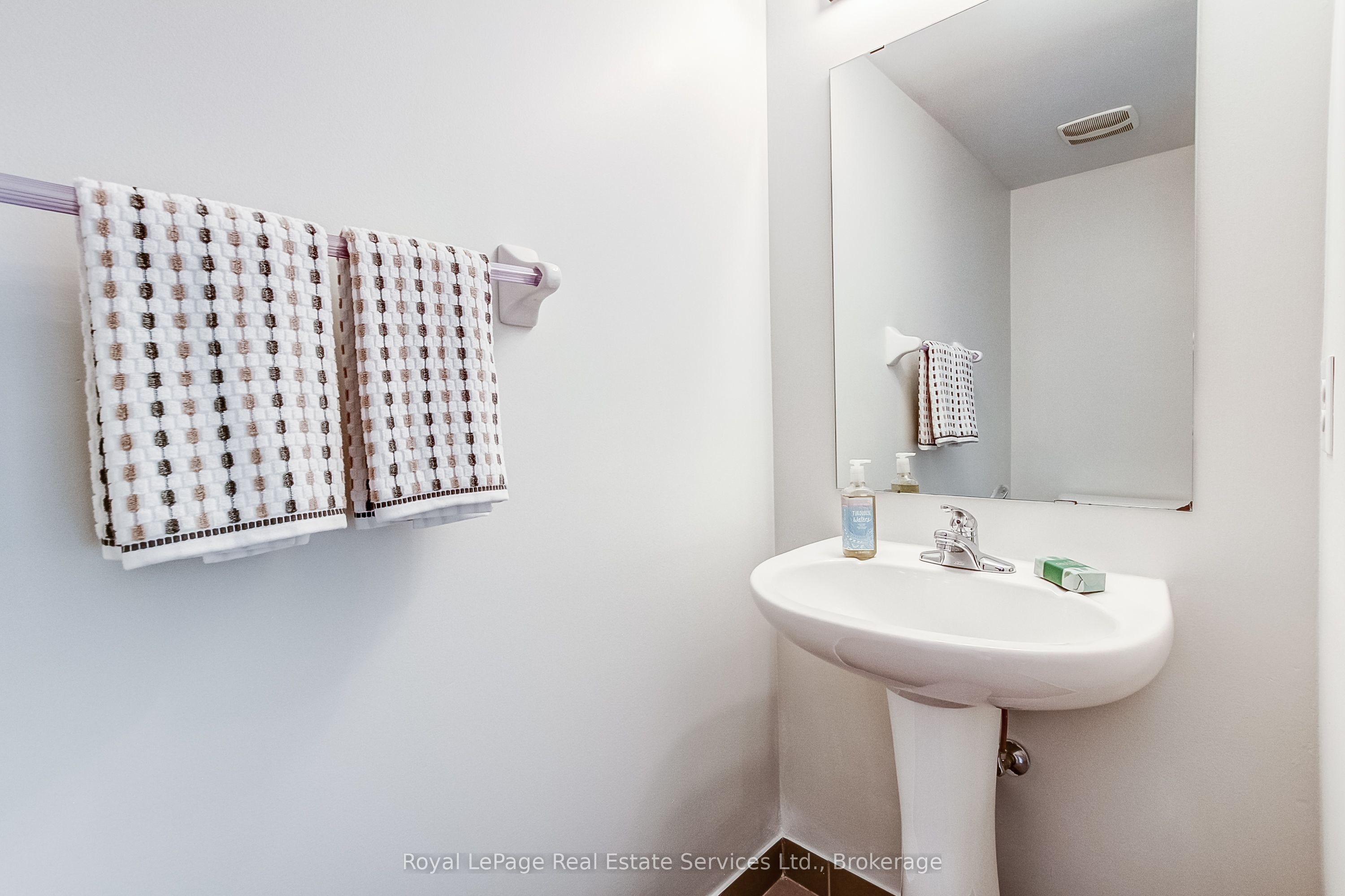 233 Duskywing Way 22 Property Photo 6