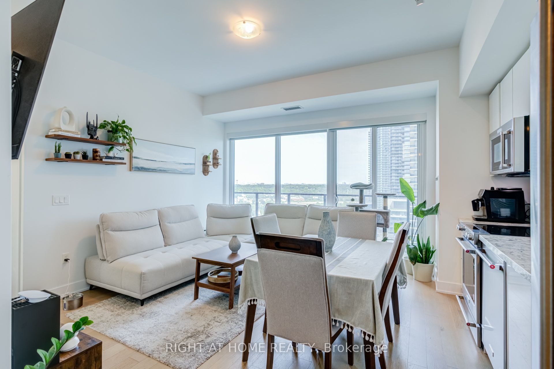30 Shore Breeze Drive 1413 Property Photo 1