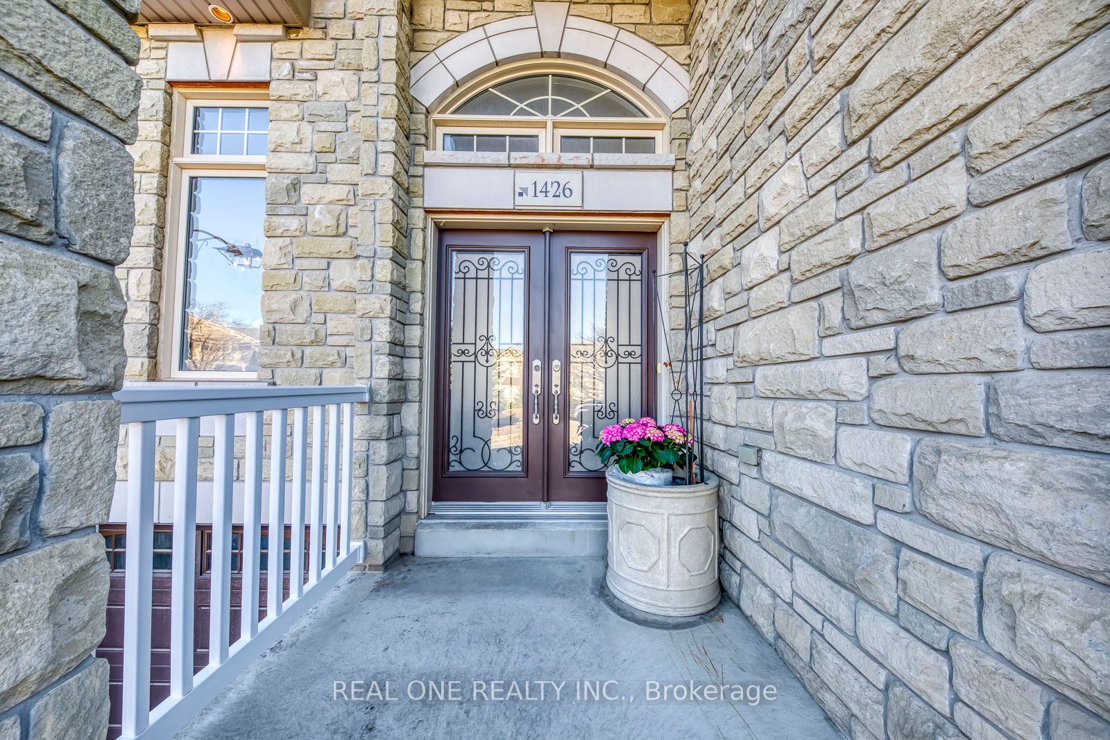 1426 Redwing Court Property Photo 2