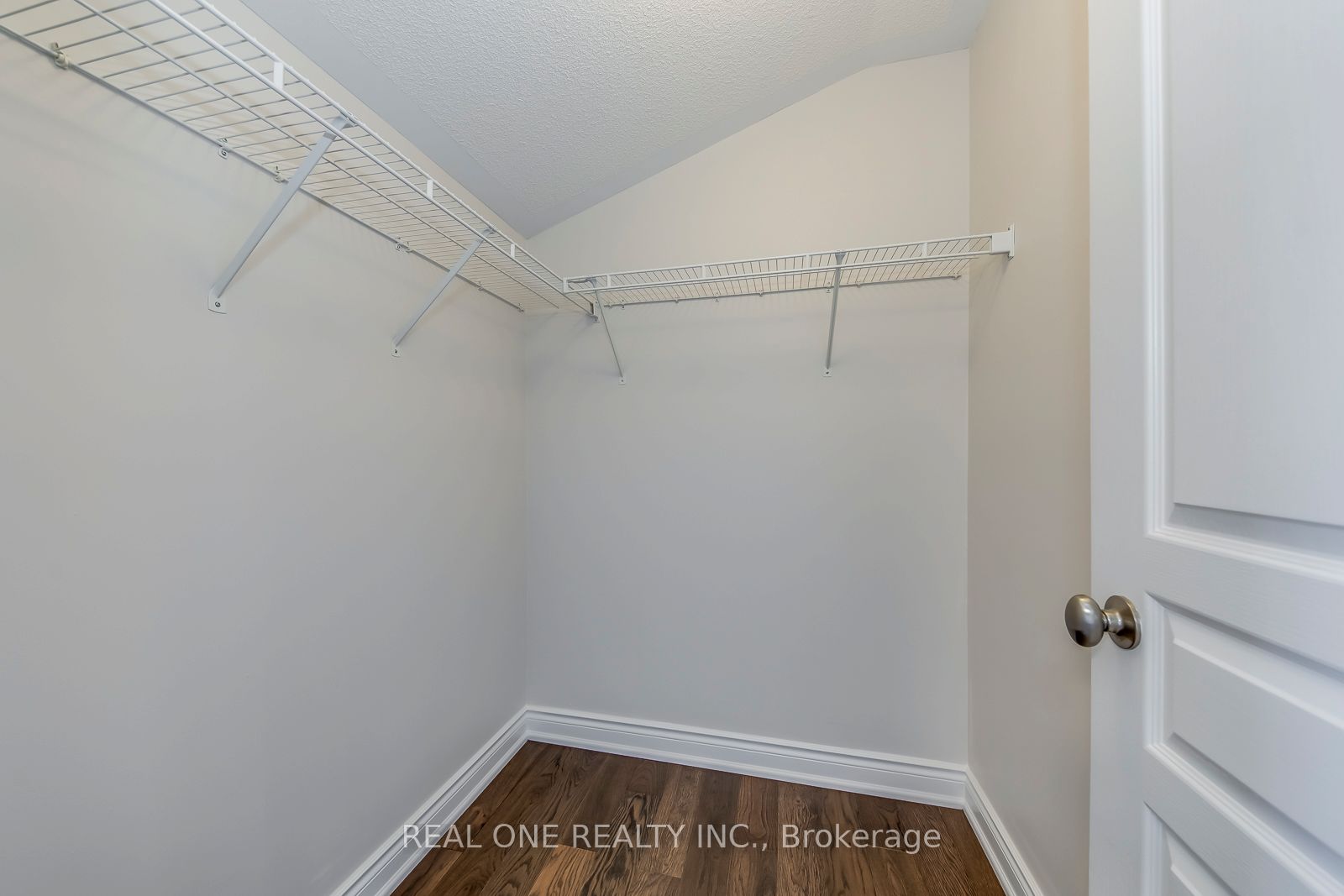 1426 Redwing Court Property Photo 35