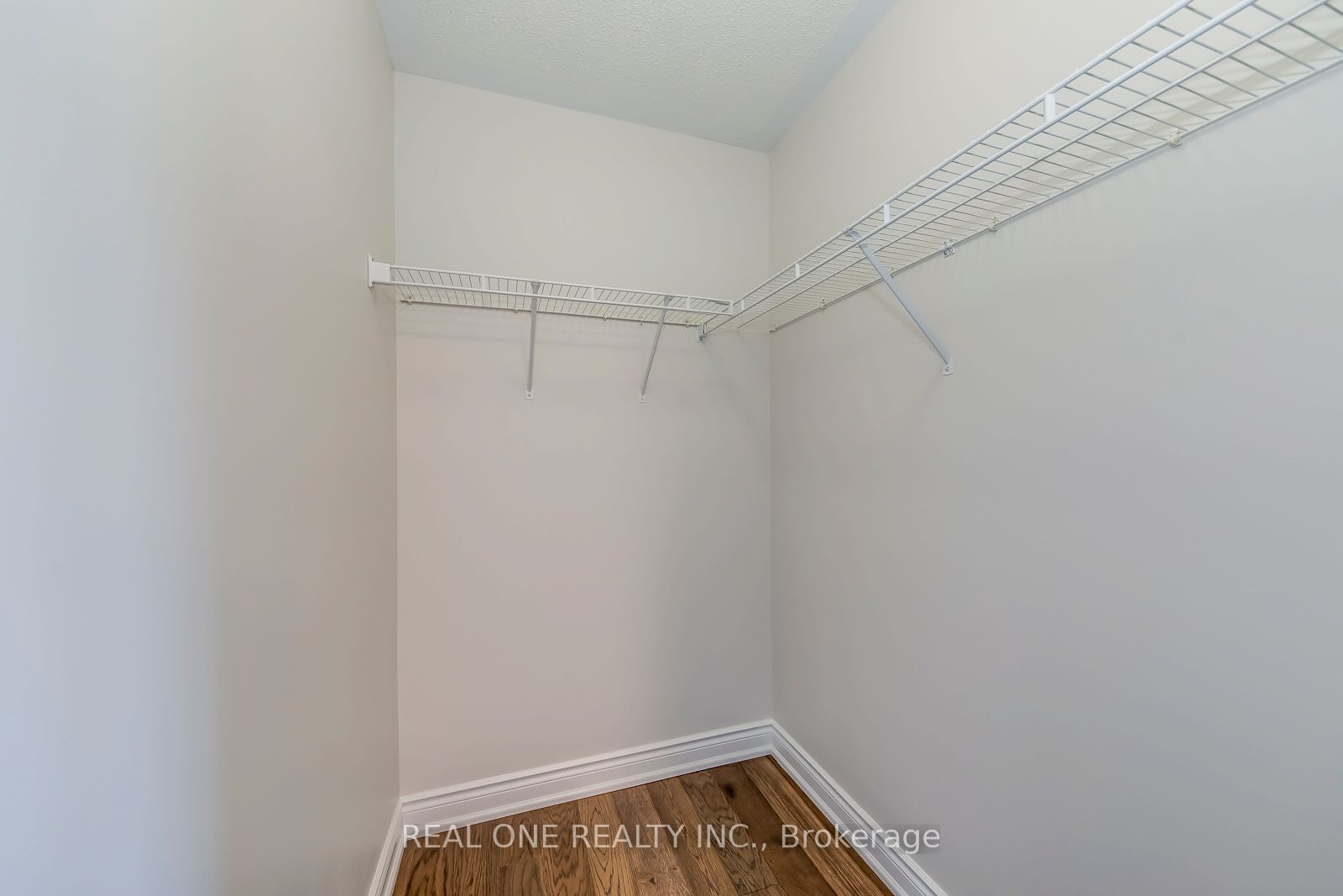 1426 Redwing Court Property Photo 38