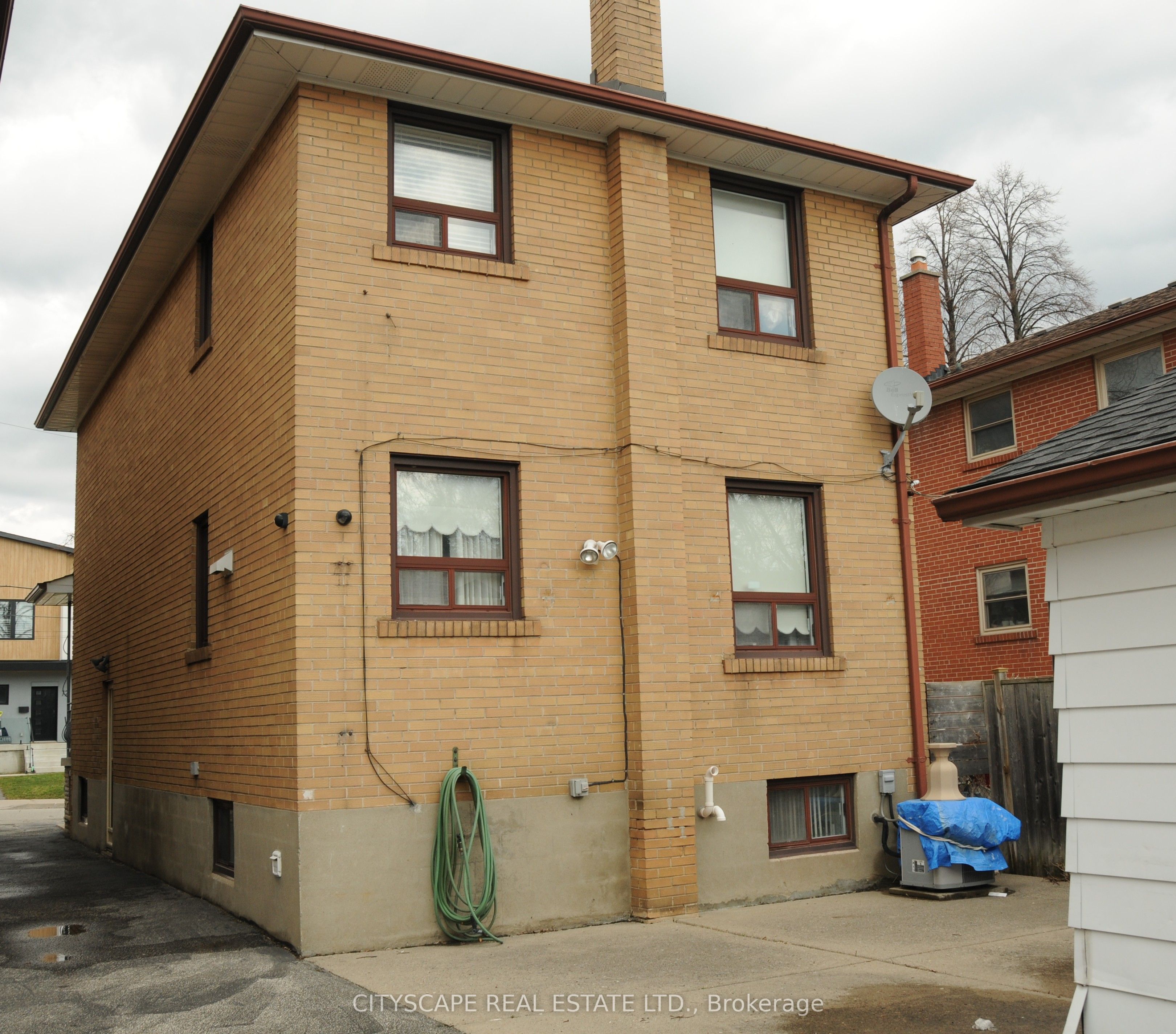 49 Algoma Street Upper Floor Property Photo 3