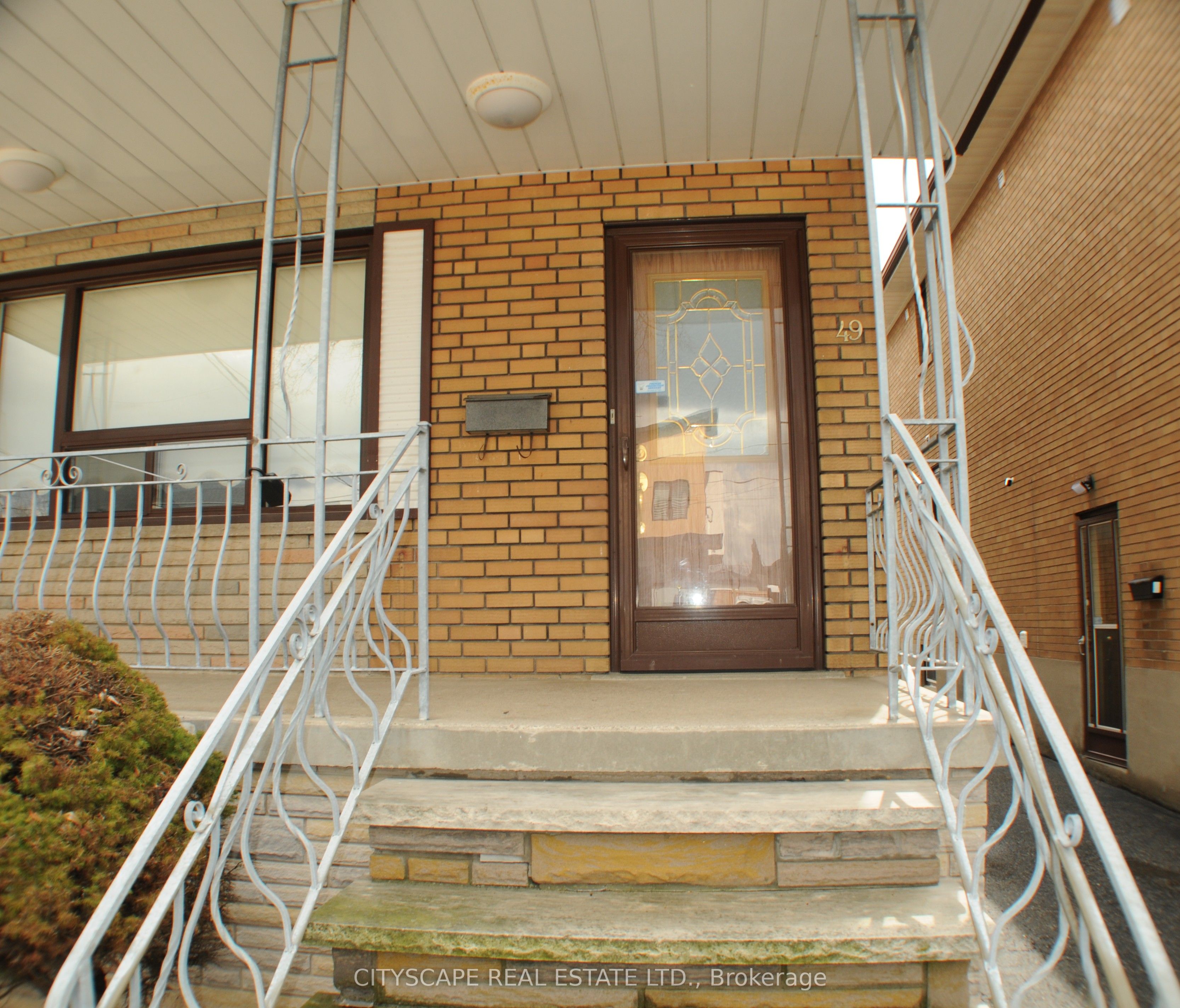 49 Algoma Street Upper Floor Property Photo 4