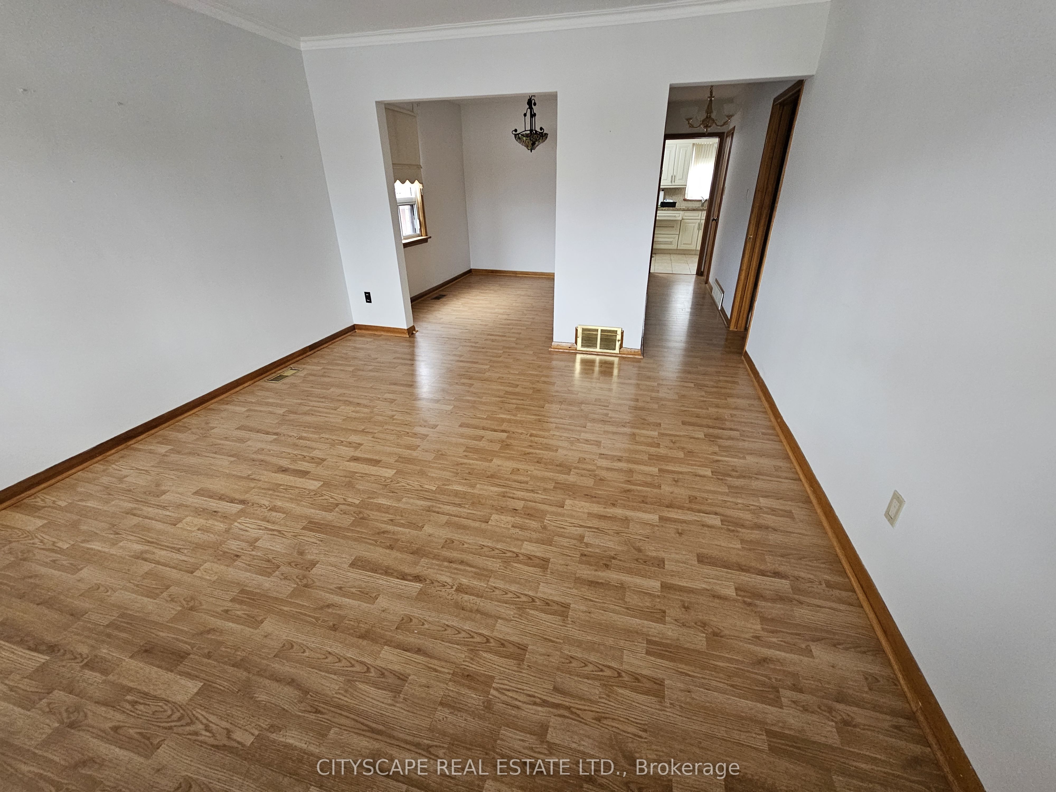 49 Algoma Street Upper Floor Property Photo 7