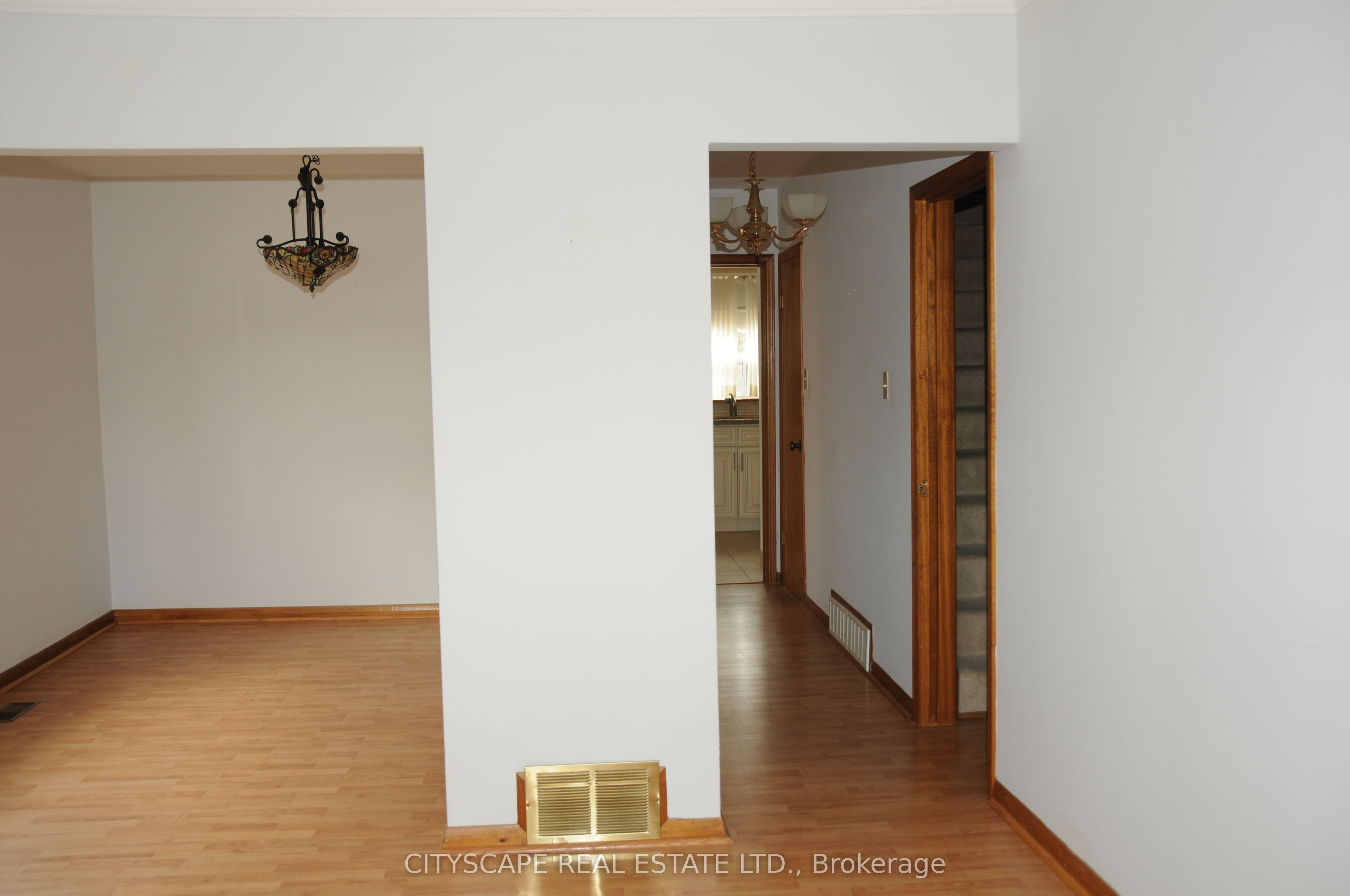 49 Algoma Street Upper Floor Property Photo 8
