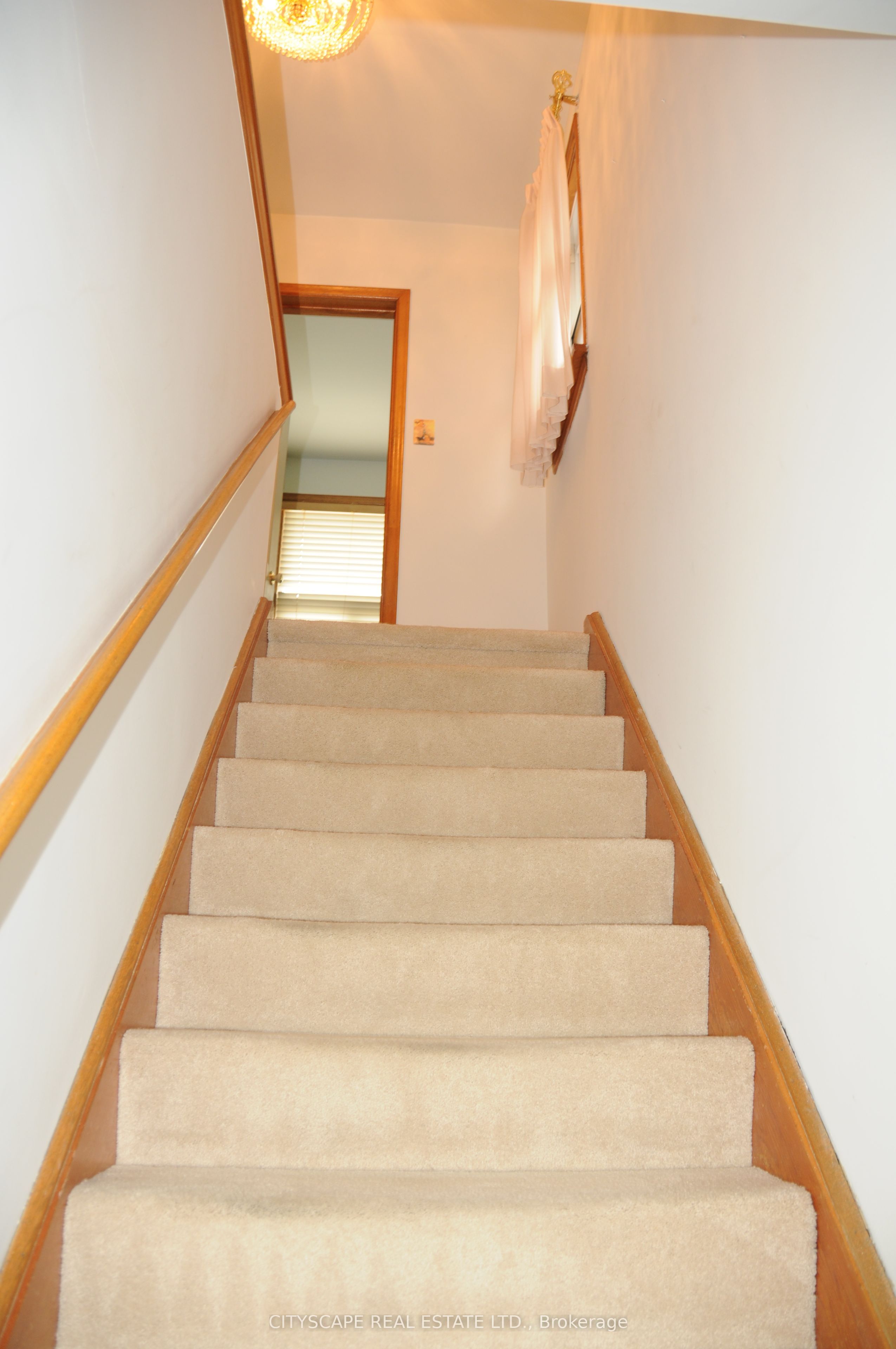 49 Algoma Street Upper Floor Property Photo 13
