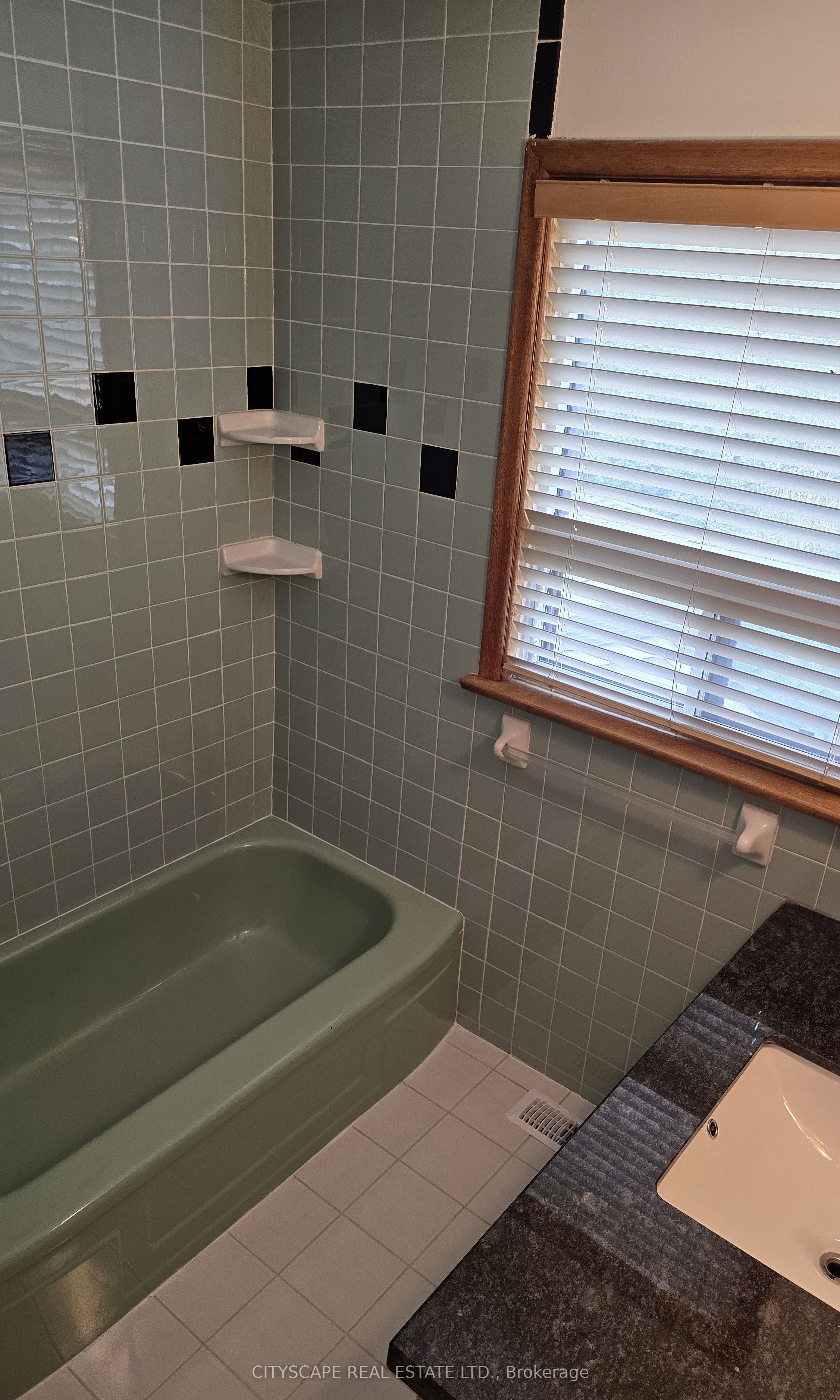 49 Algoma Street Upper Floor Property Photo 15
