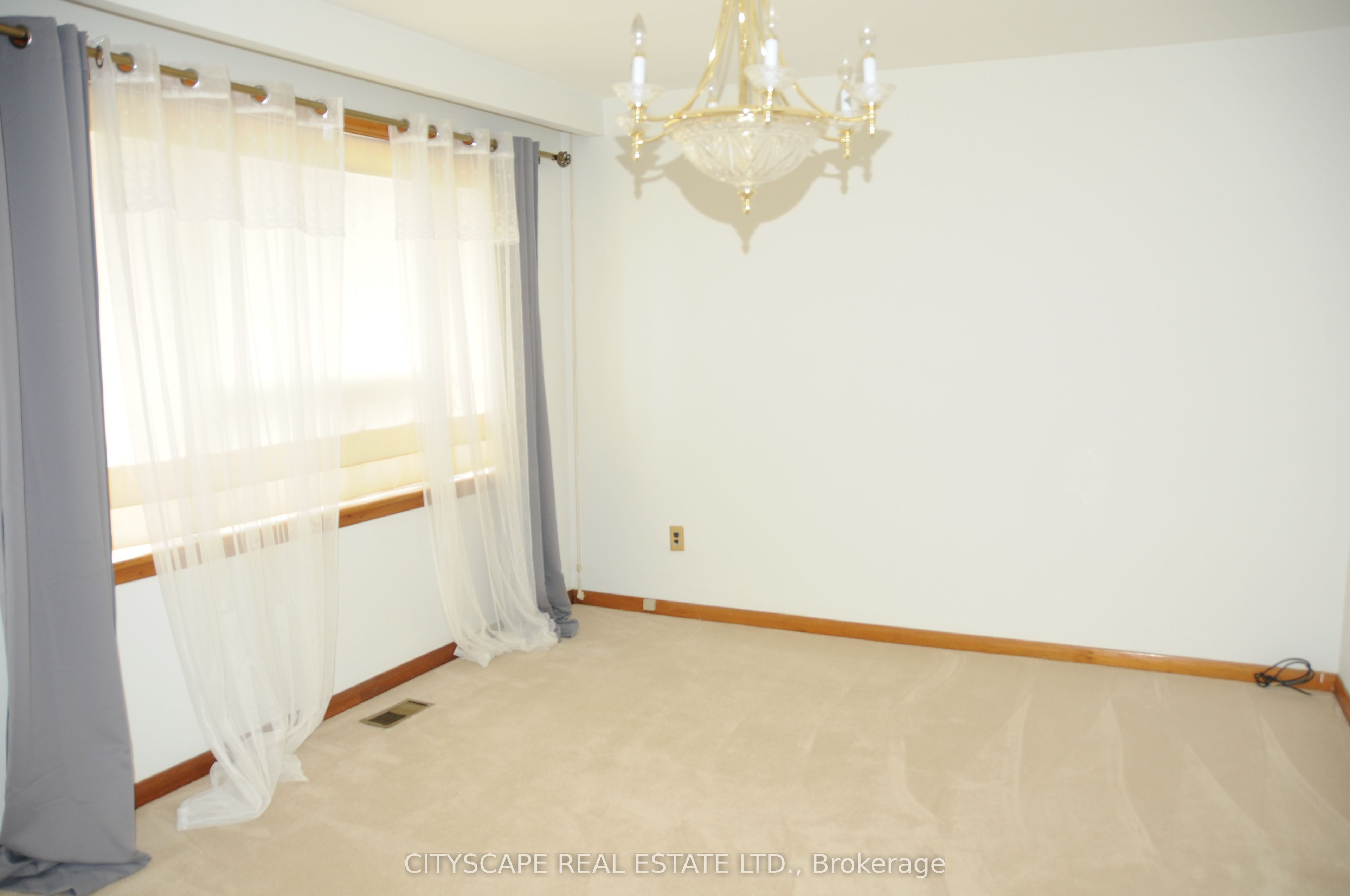 49 Algoma Street Upper Floor Property Photo 18