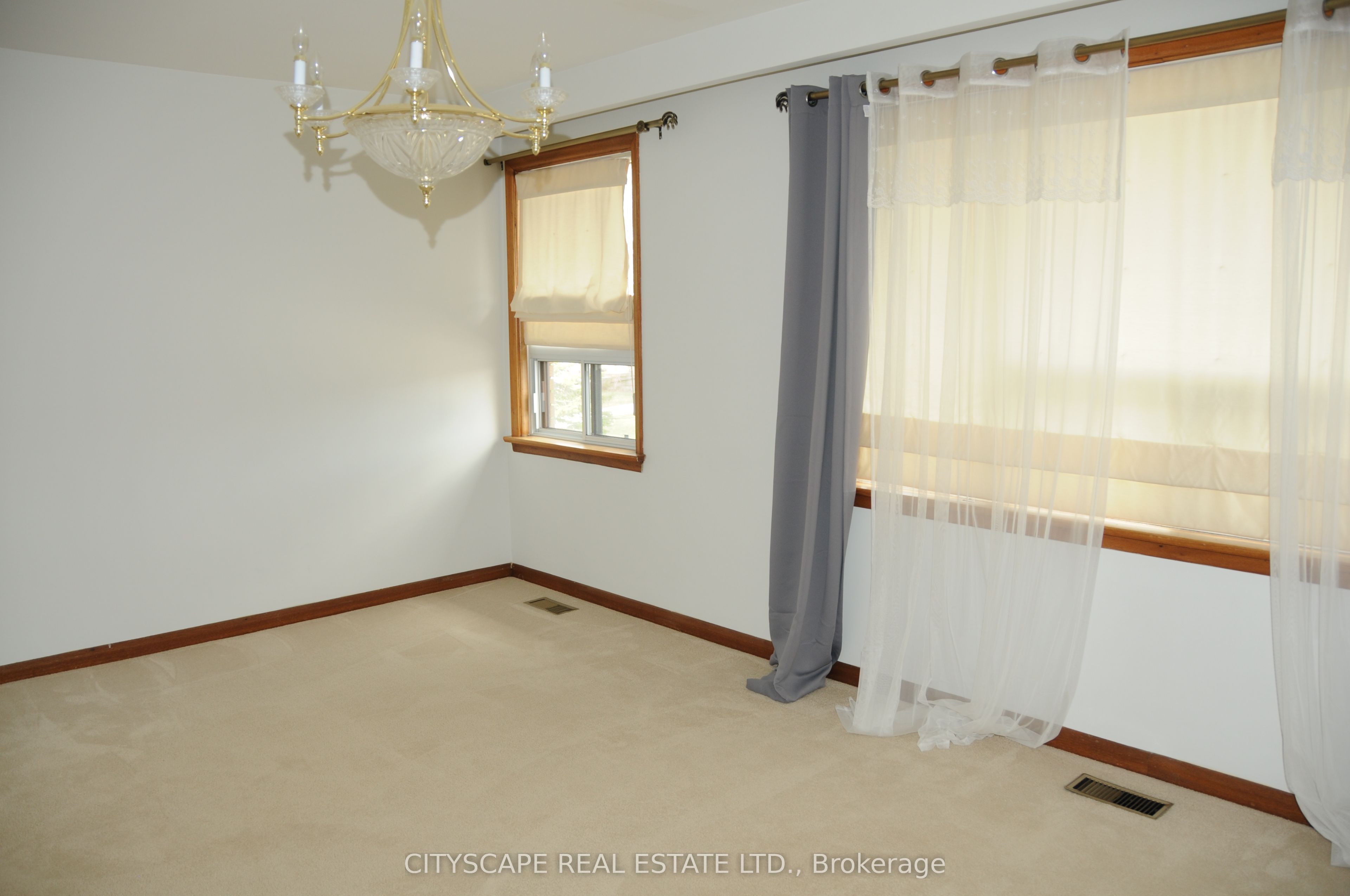 49 Algoma Street Upper Floor Property Photo 19