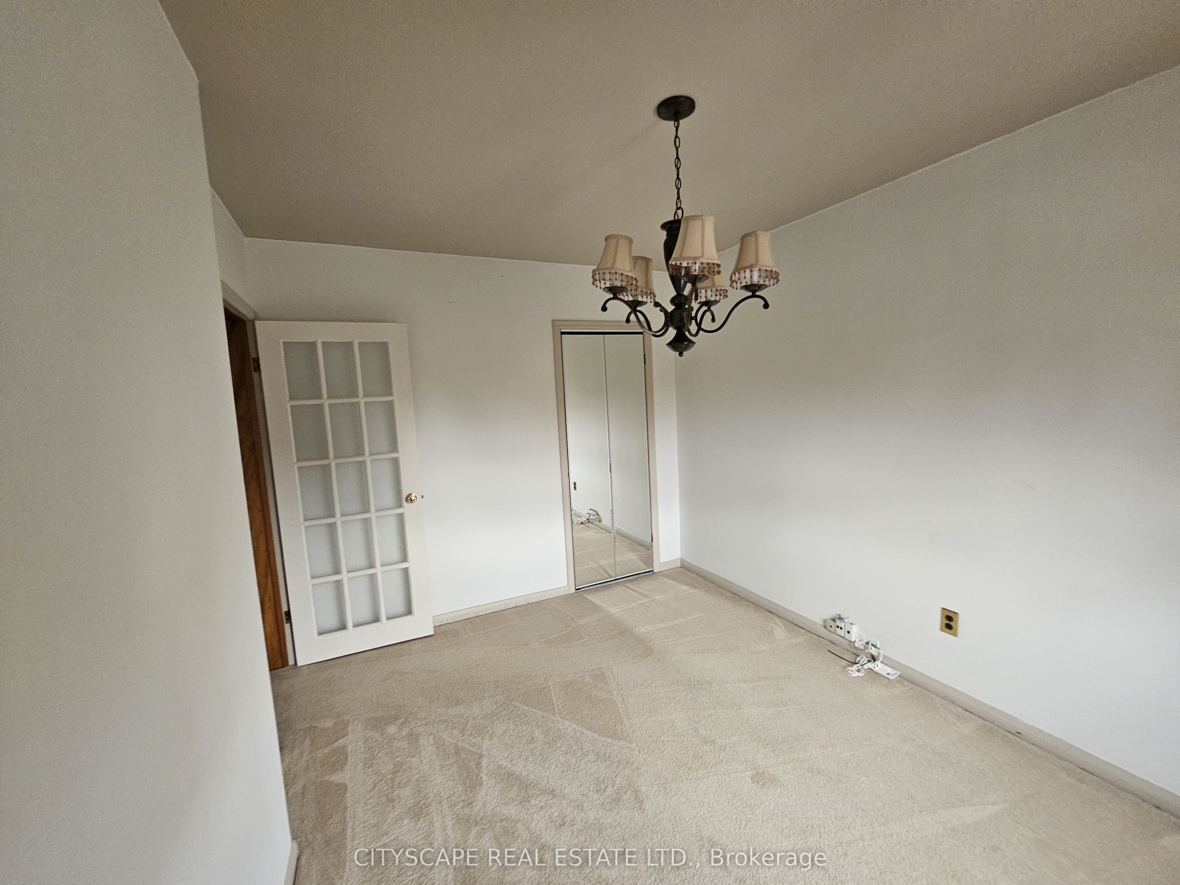 49 Algoma Street Upper Floor Property Photo 20