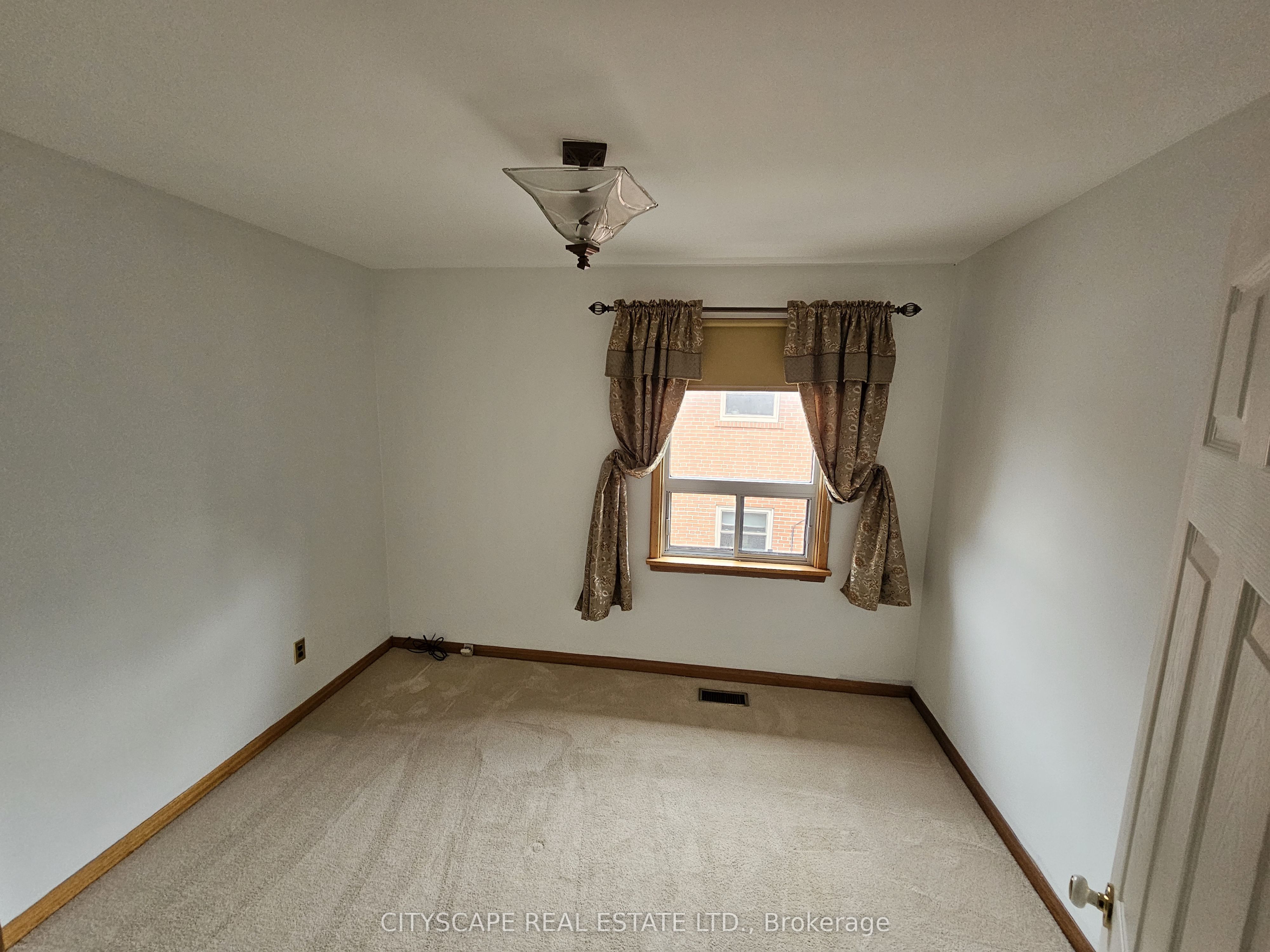 49 Algoma Street Upper Floor Property Photo 21