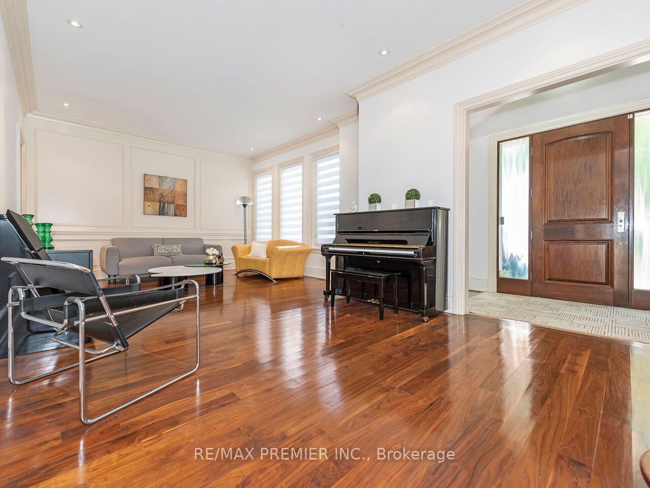 35 Yorkdale Crescent Property Photo 5