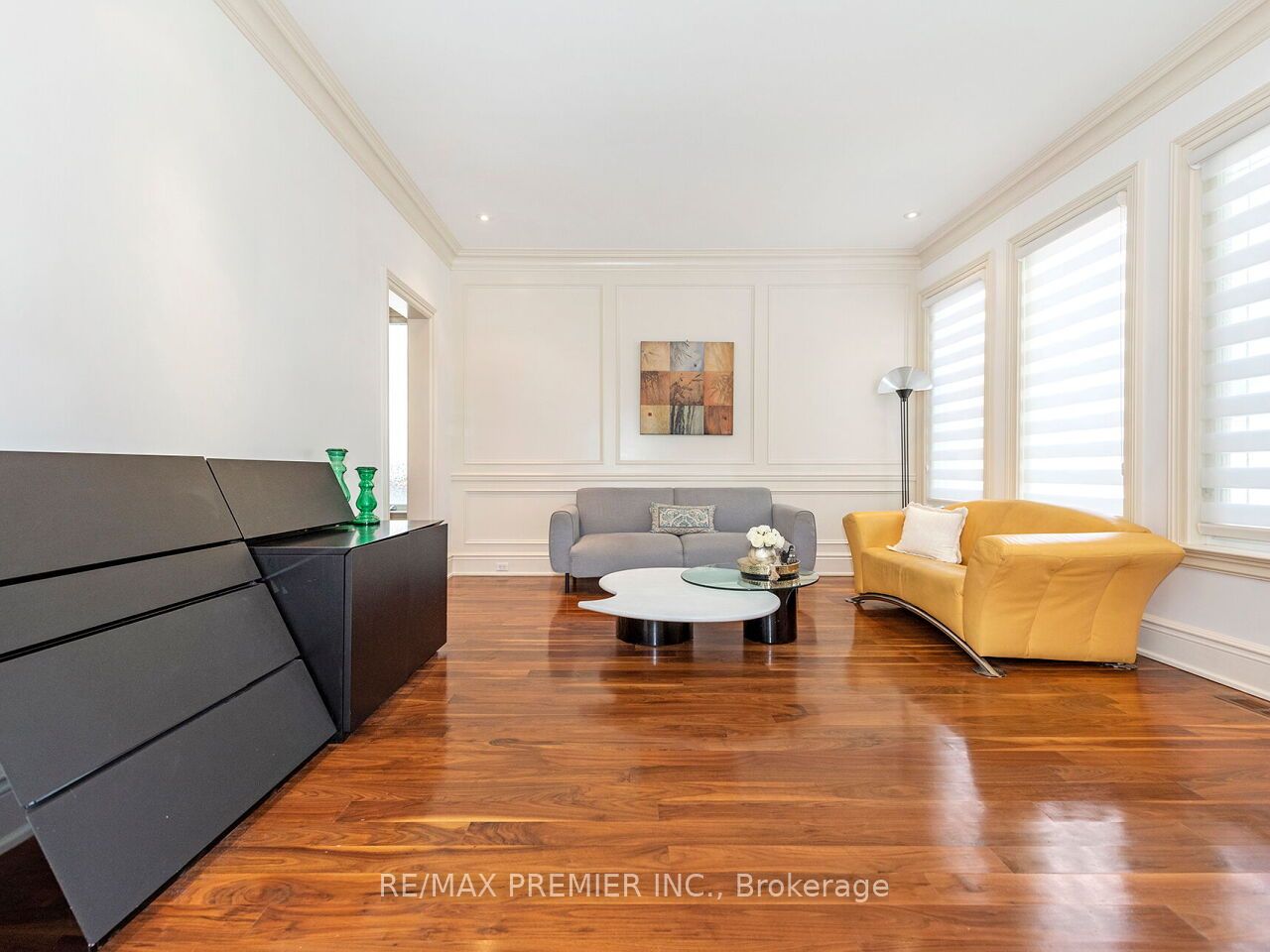 35 Yorkdale Crescent Property Photo 7