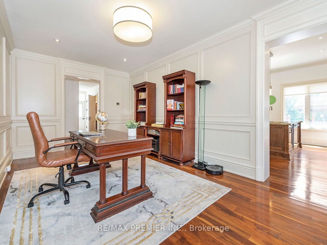 35 Yorkdale Crescent Property Photo 10