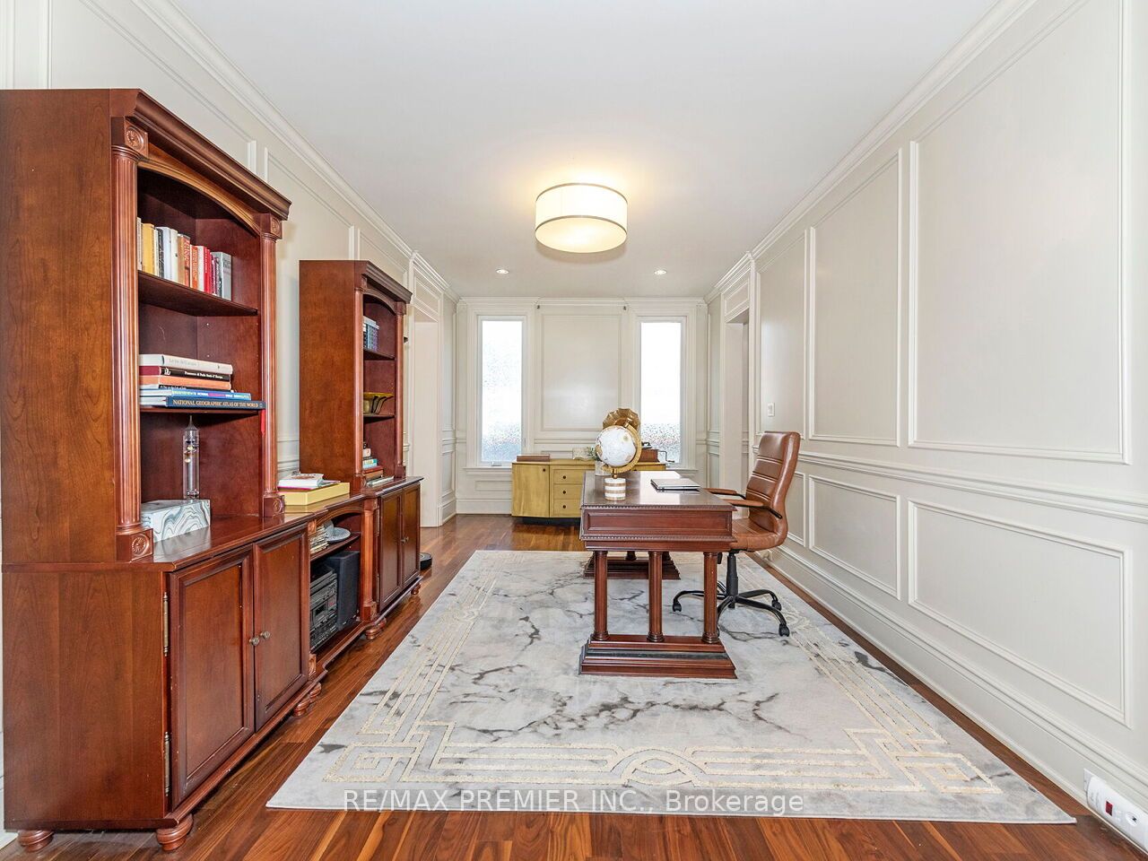 35 Yorkdale Crescent Property Photo 12