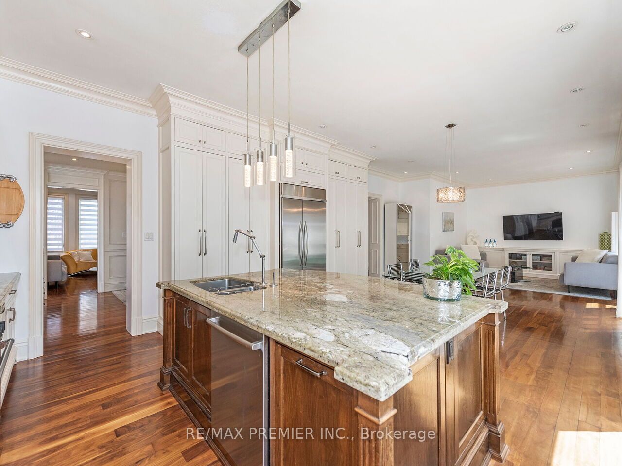 35 Yorkdale Crescent Property Photo 13