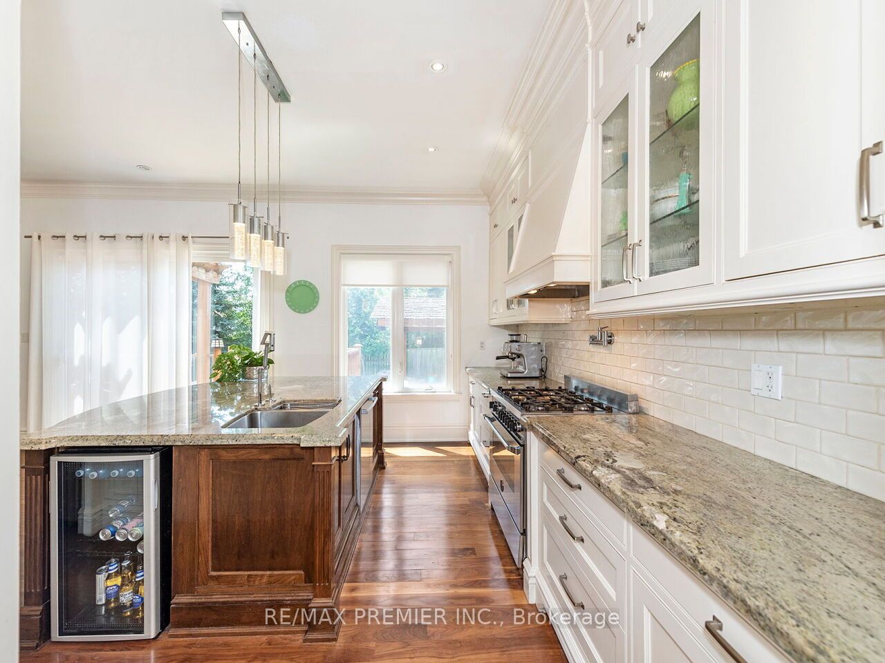 35 Yorkdale Crescent Property Photo 14