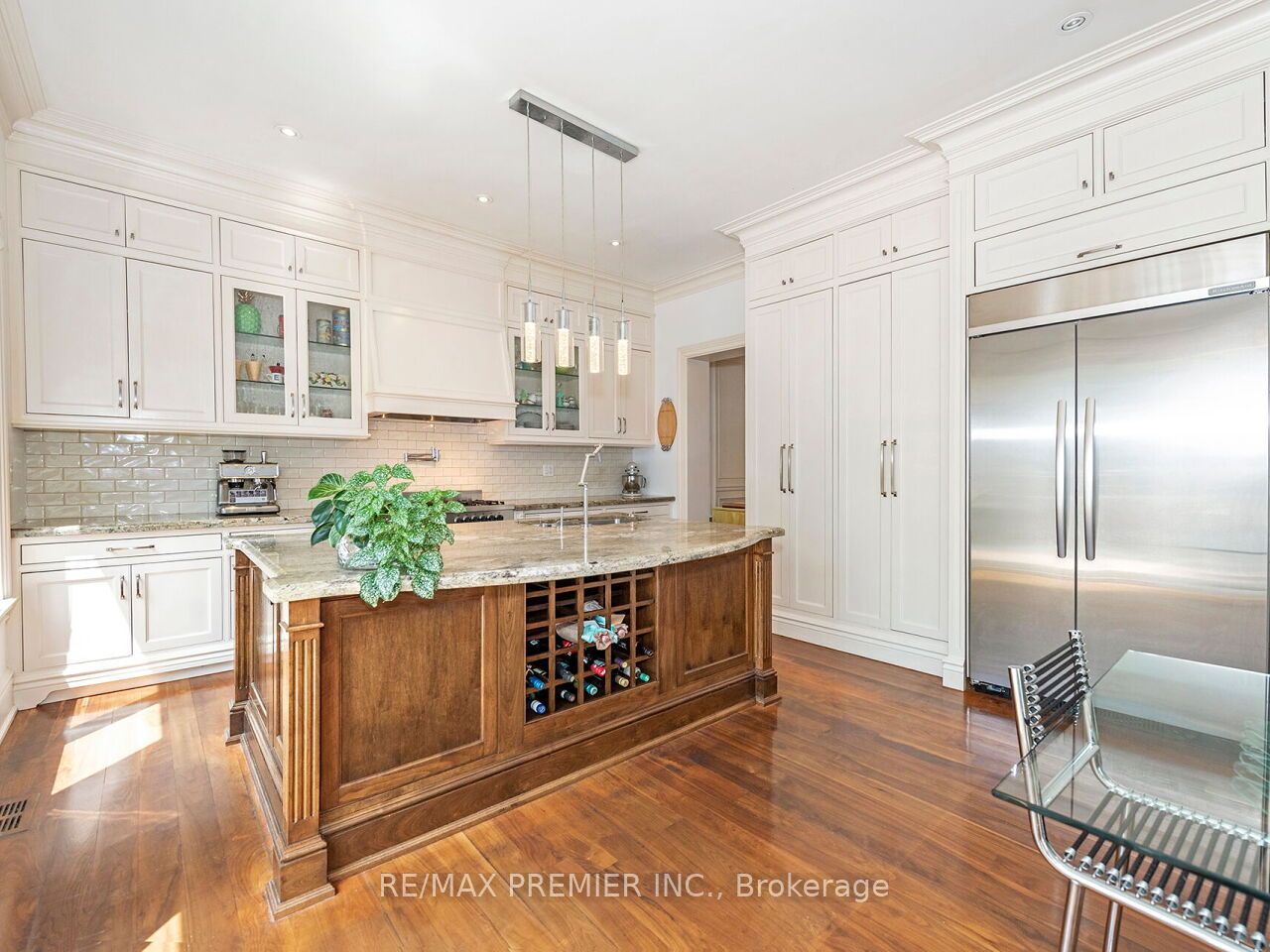 35 Yorkdale Crescent Property Photo 15