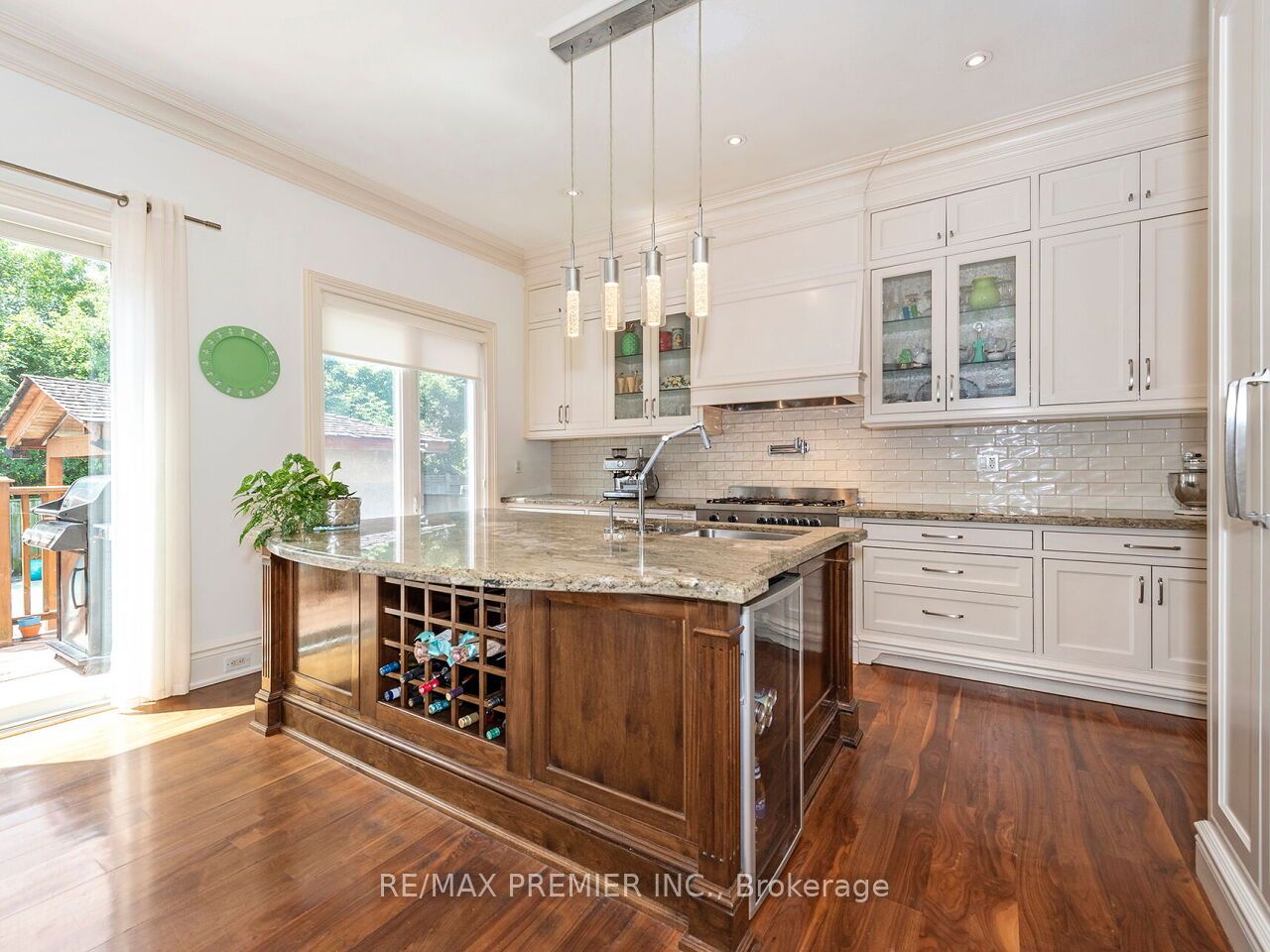 35 Yorkdale Crescent Property Photo 16