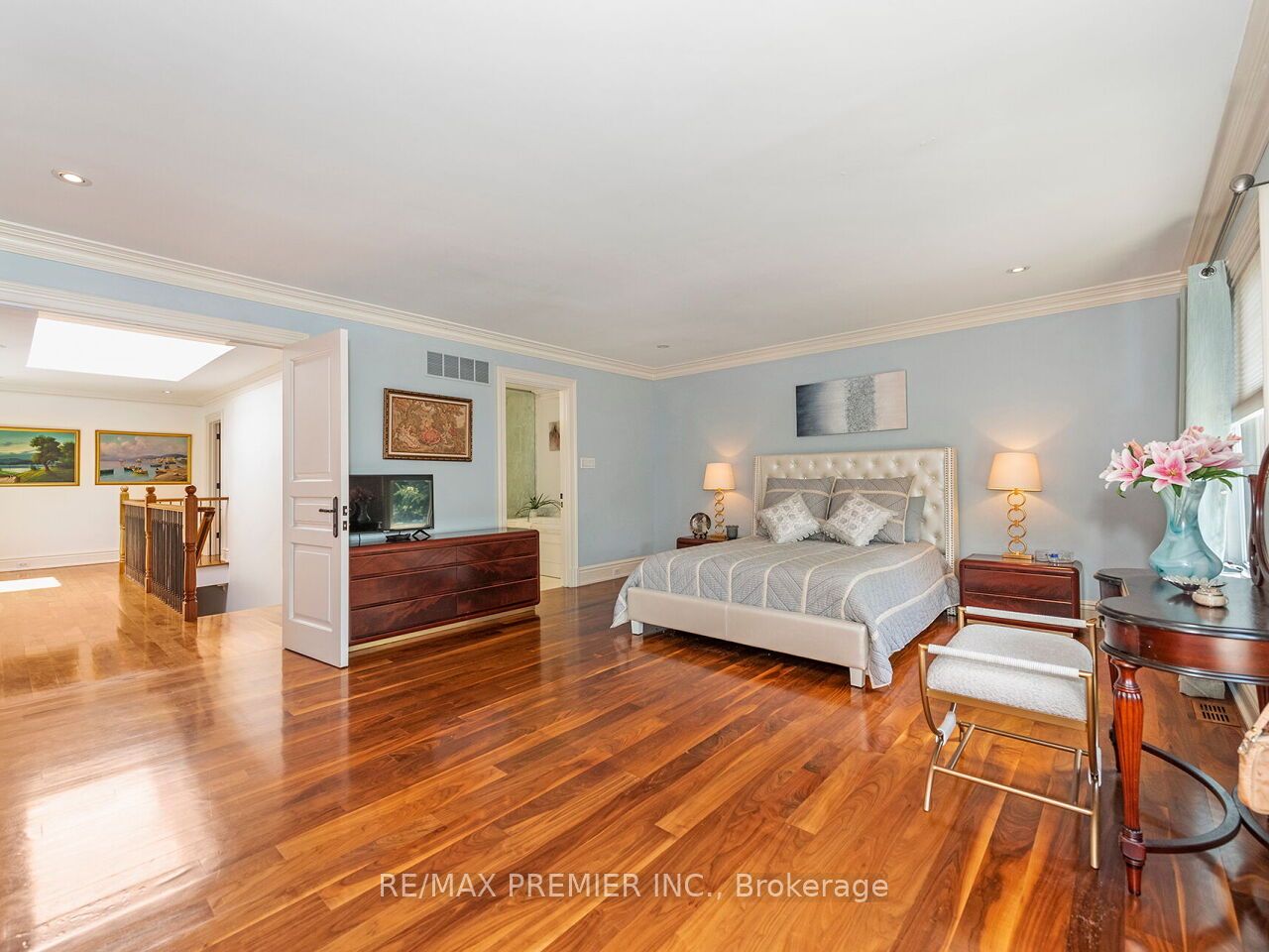 35 Yorkdale Crescent Property Photo 23