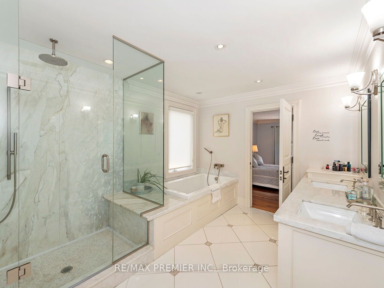 35 Yorkdale Crescent Property Photo 24