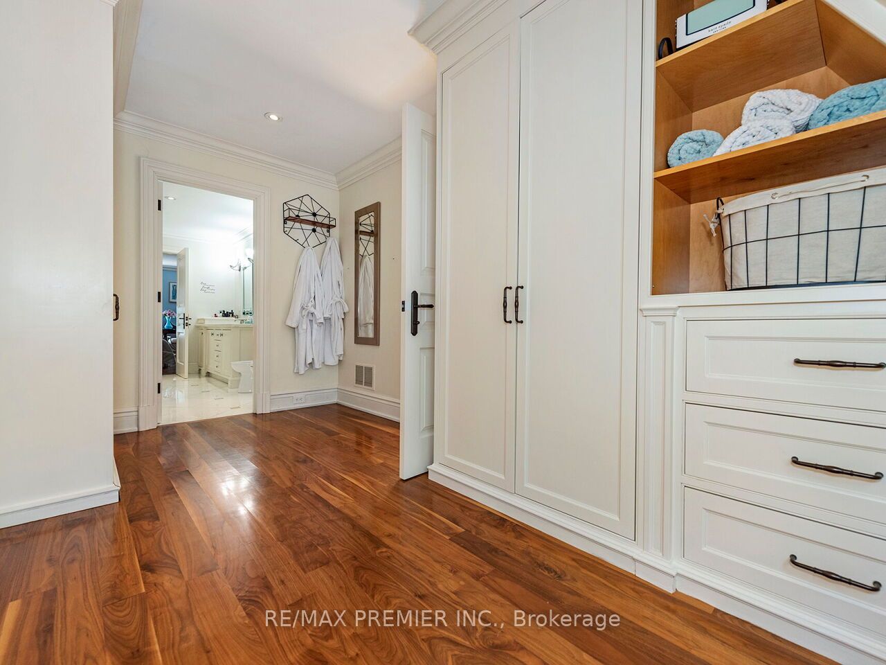 35 Yorkdale Crescent Property Photo 25