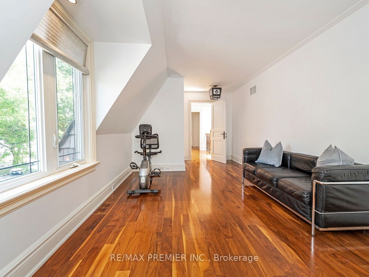 35 Yorkdale Crescent Property Photo 26