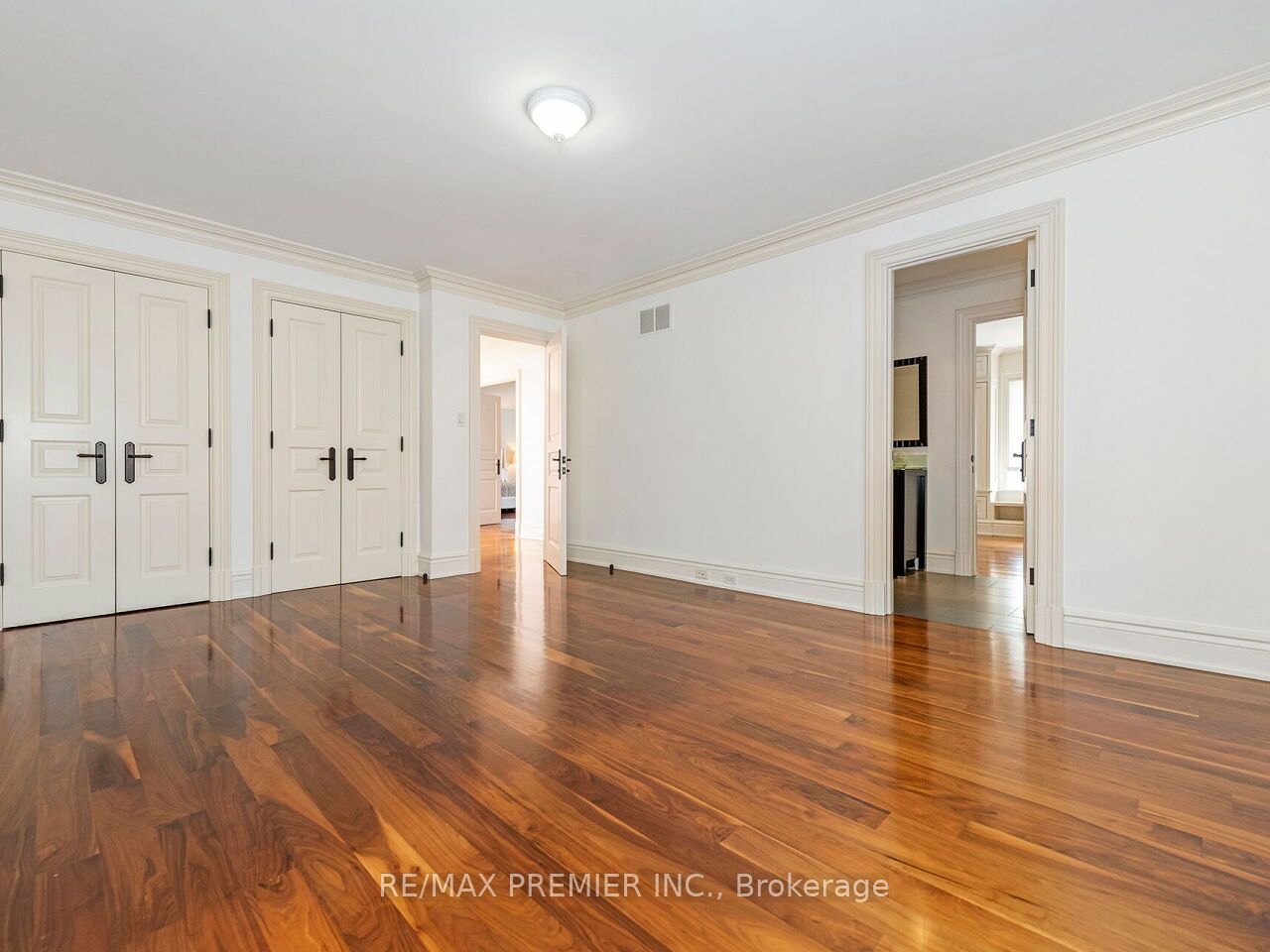 35 Yorkdale Crescent Property Photo 28