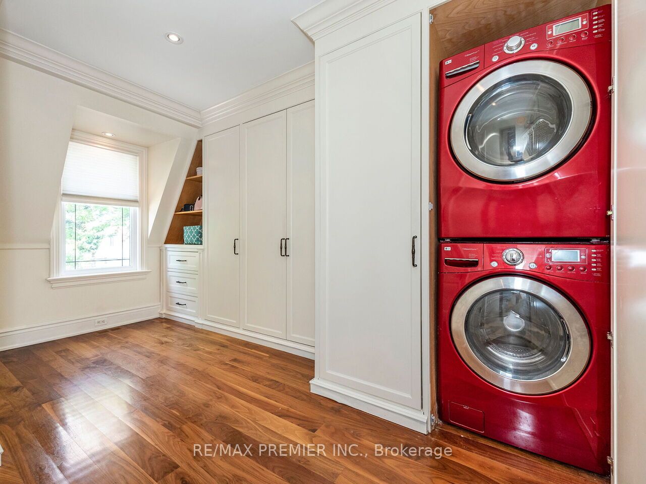 35 Yorkdale Crescent Property Photo 31