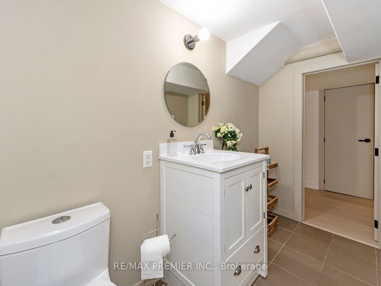 35 Yorkdale Crescent Property Photo 34