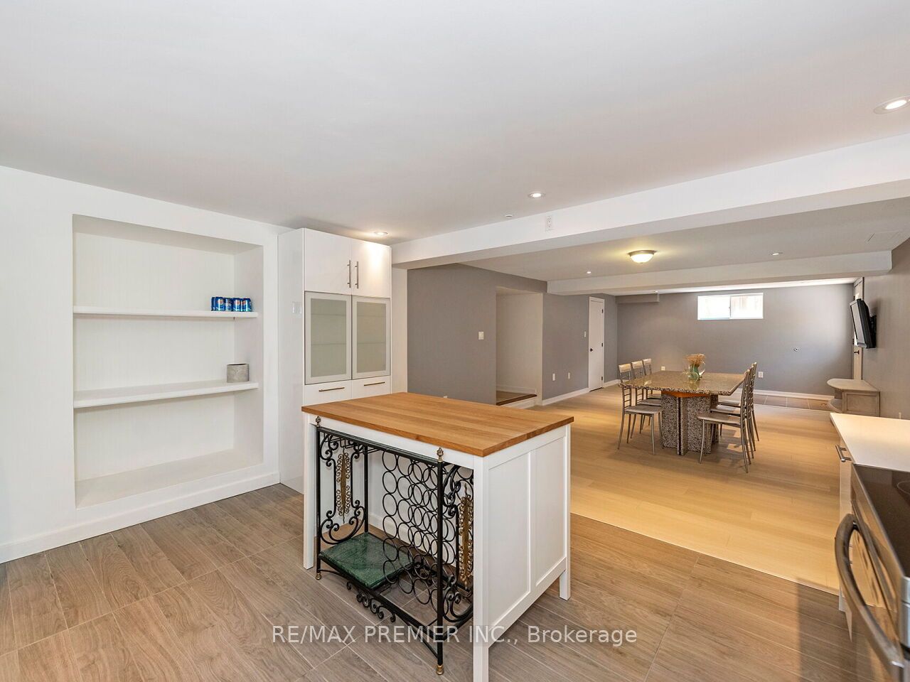 35 Yorkdale Crescent Property Photo 39
