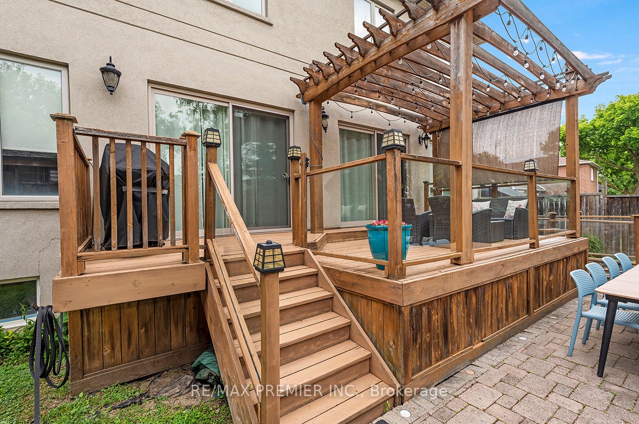 35 Yorkdale Crescent Property Photo 40