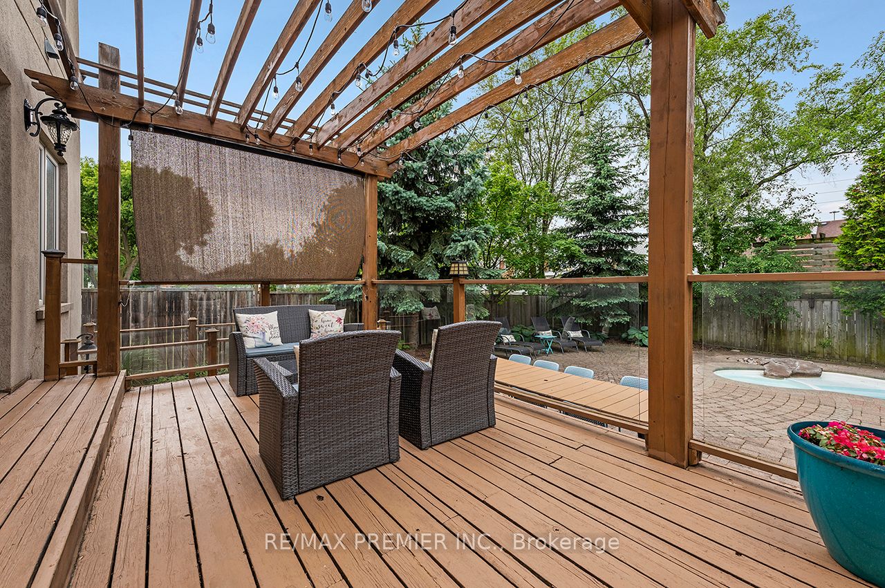 35 Yorkdale Crescent Property Photo 42