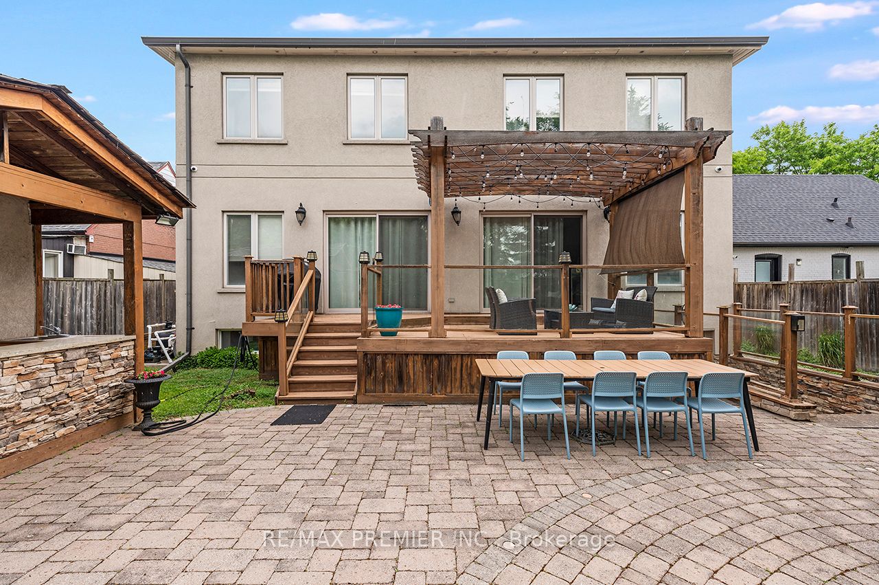 35 Yorkdale Crescent Property Photo 43