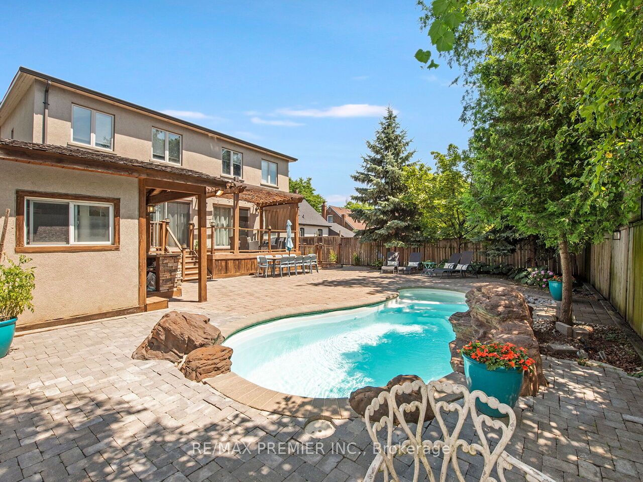 35 Yorkdale Crescent Property Photo 44