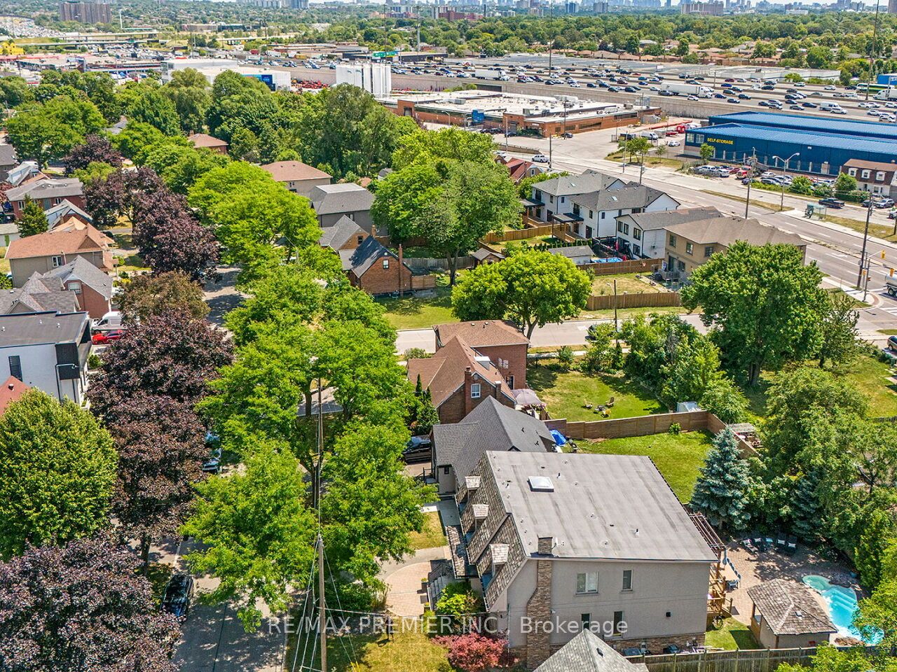 35 Yorkdale Crescent Property Photo 48